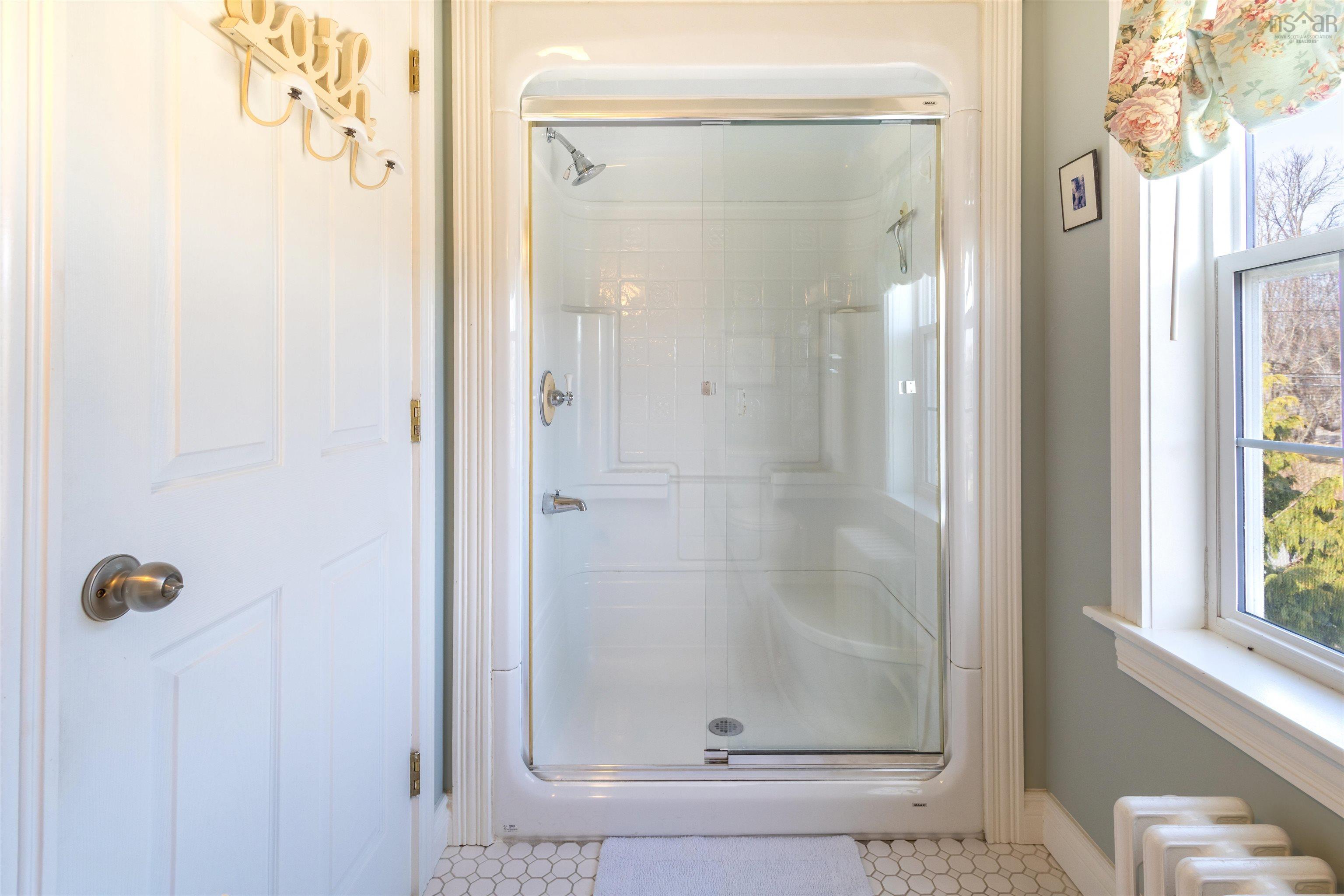 $349,000.00: 102 Crescent Street, B1S 2Z8 Street, Sydney