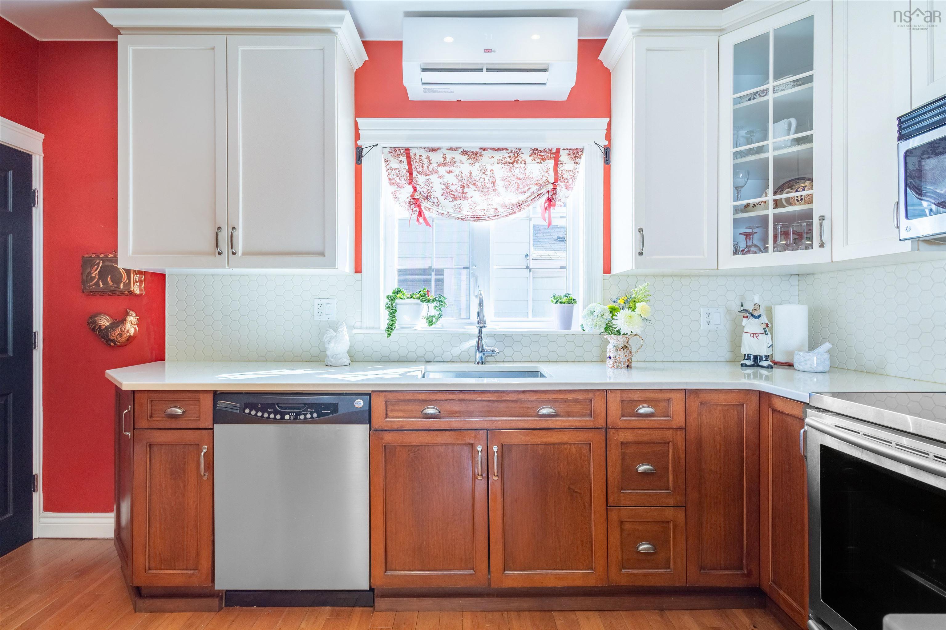 $349,000.00: 102 Crescent Street, B1S 2Z8 Street, Sydney