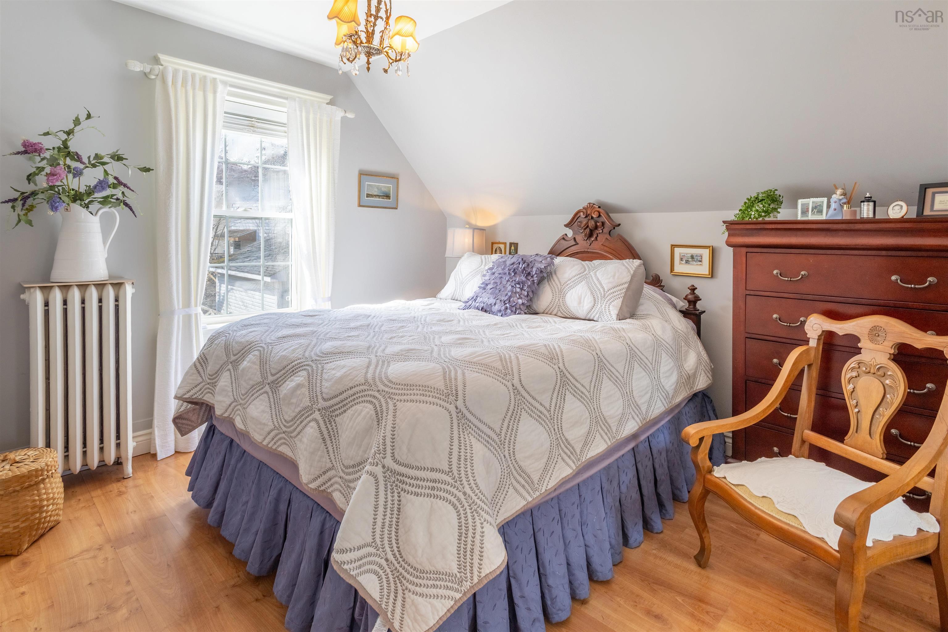 $349,000.00: 102 Crescent Street, B1S 2Z8 Street, Sydney