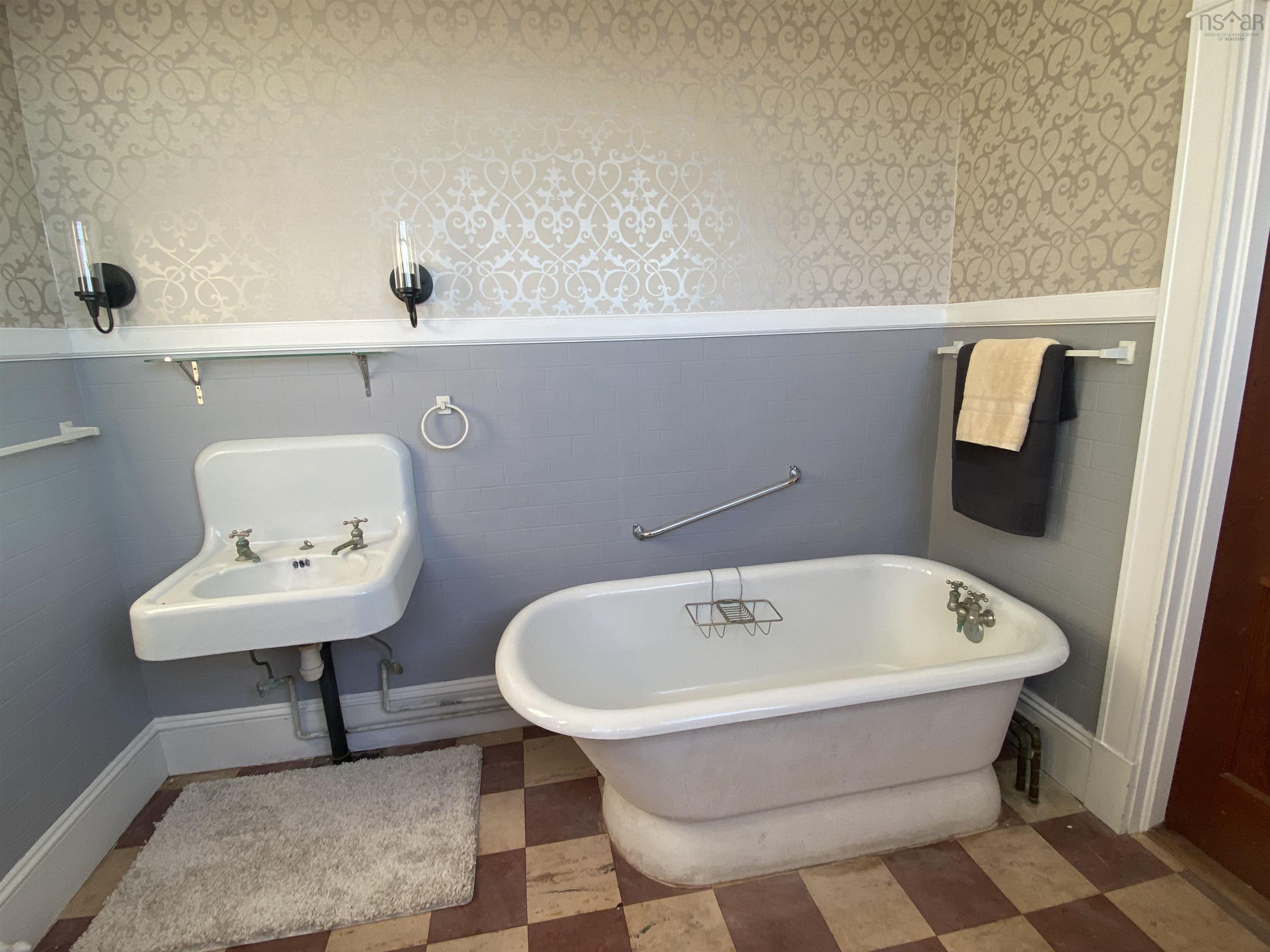 $569,000.00: 6777 Hwy 101, Gilberts Cove