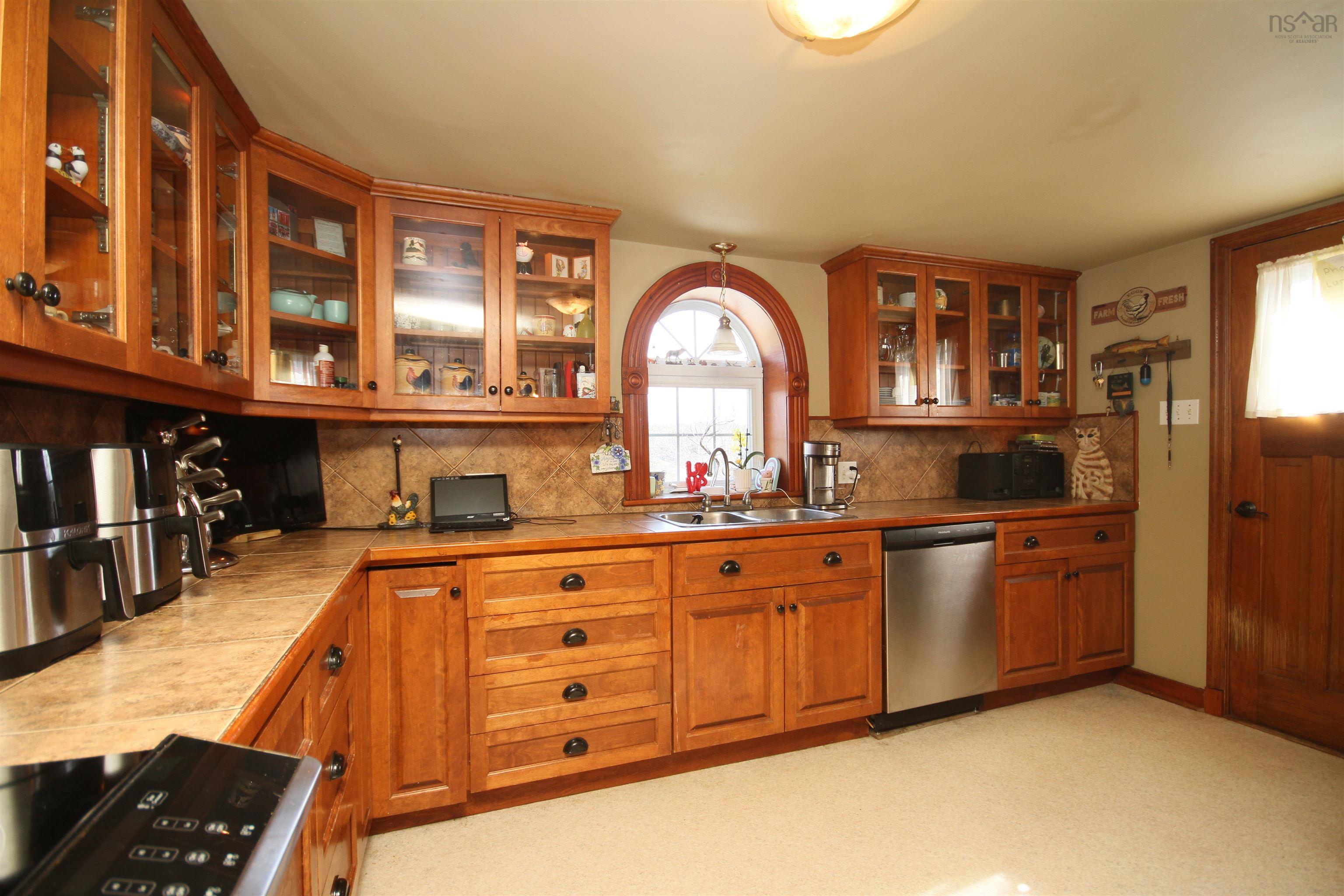 $374,500.00: 1922 Highway 19, Creignish