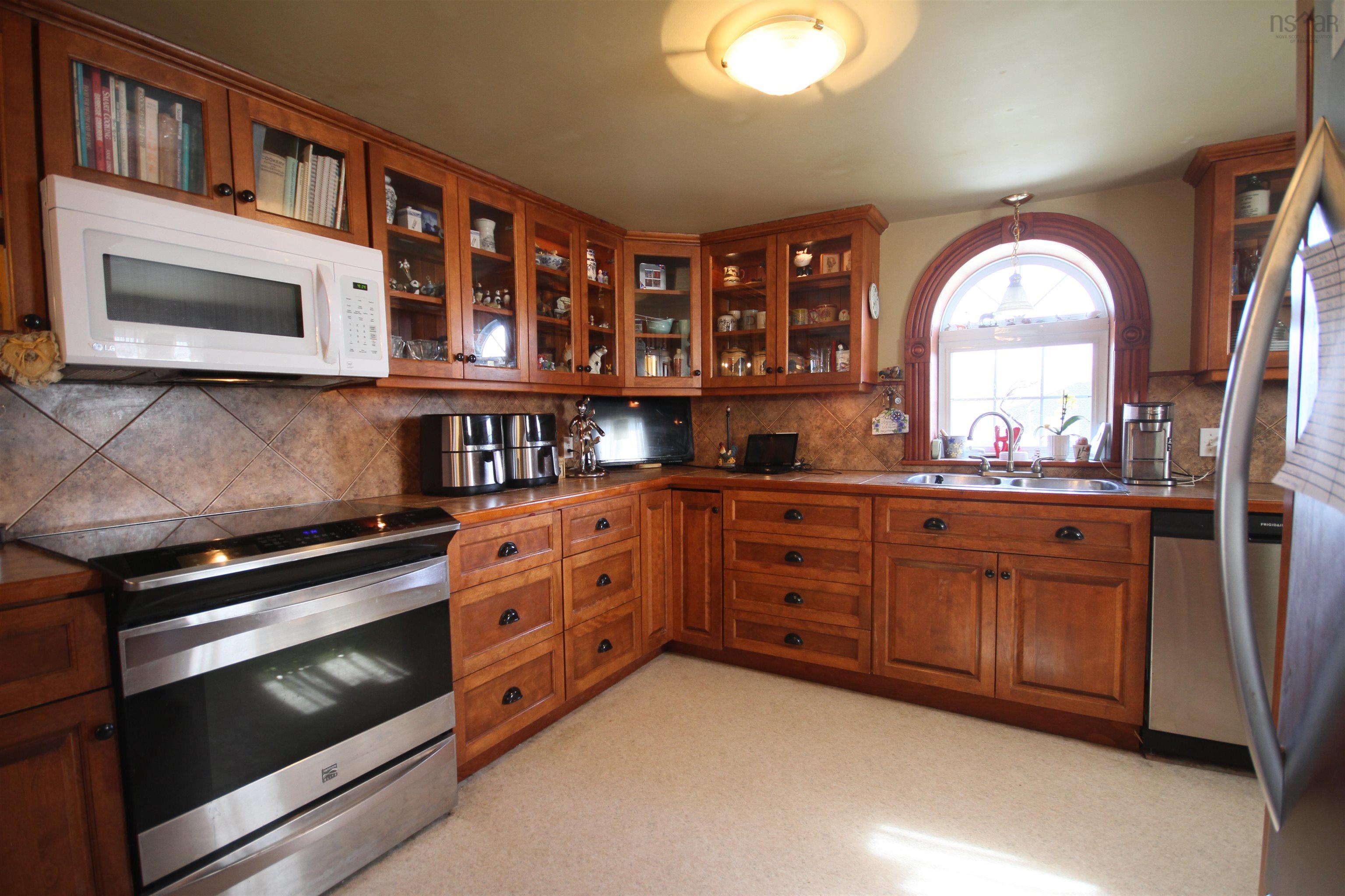 $374,500.00: 1922 Highway 19, Creignish