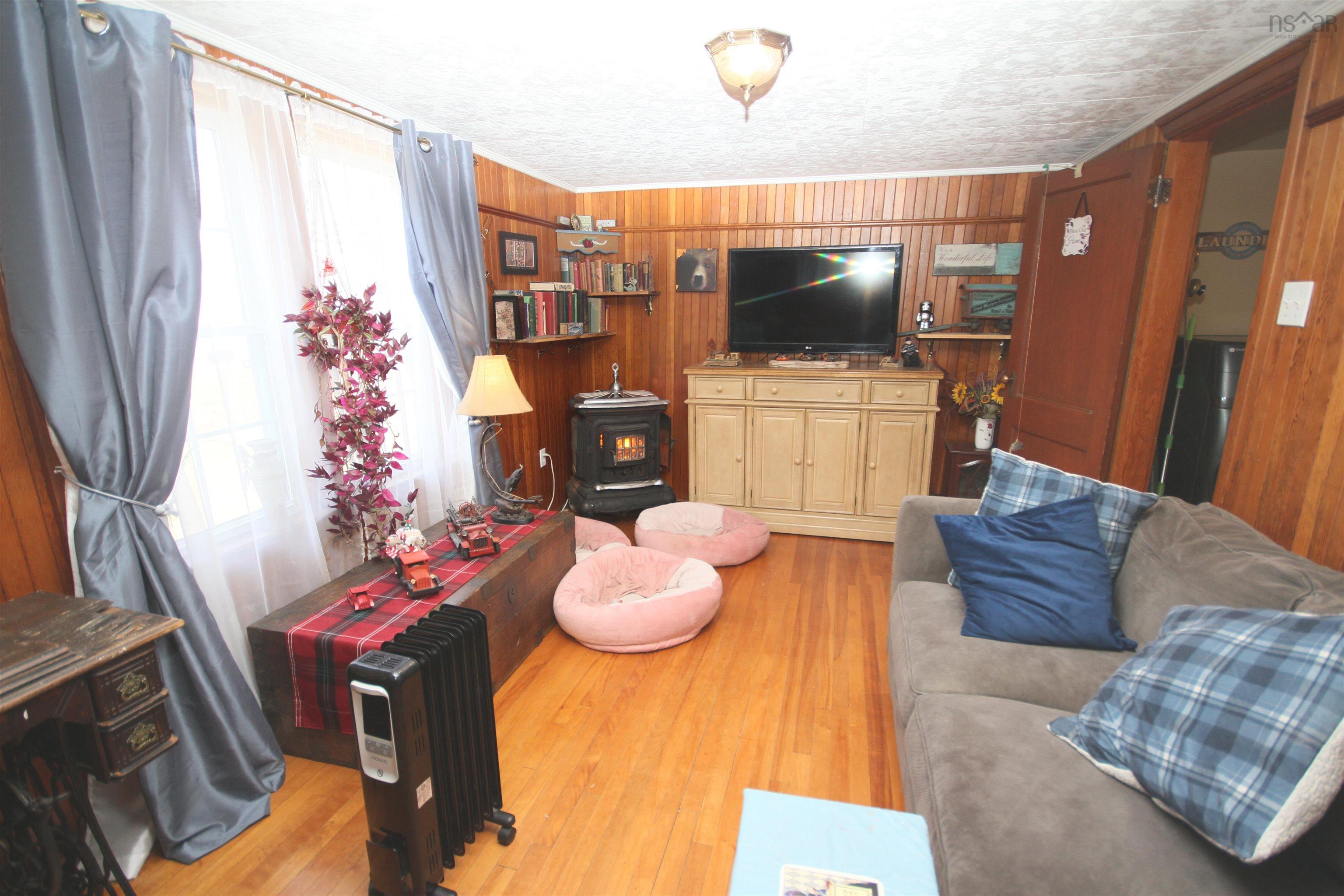 $374,500.00: 1922 Highway 19, Creignish