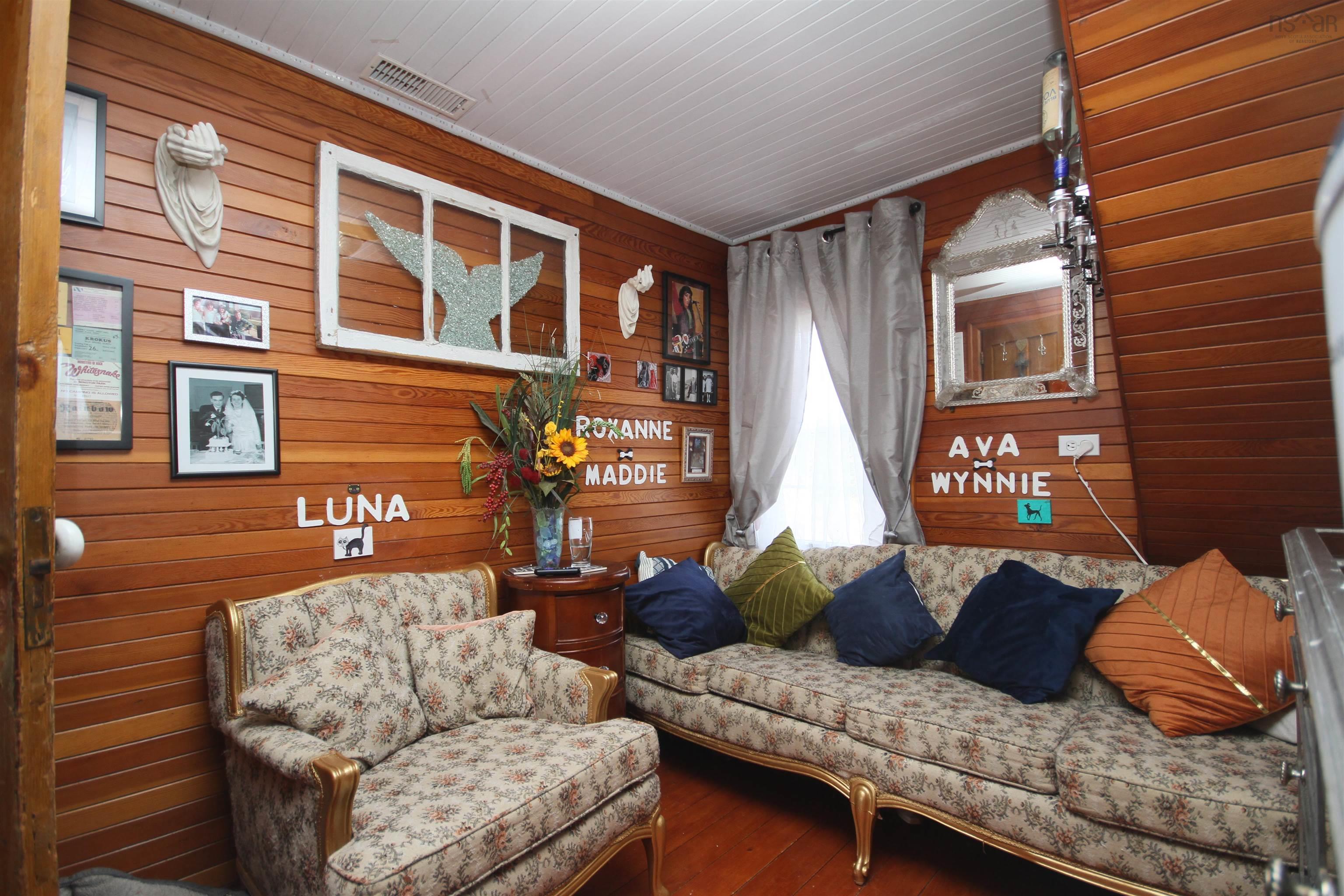 $374,500.00: 1922 Highway 19, Creignish