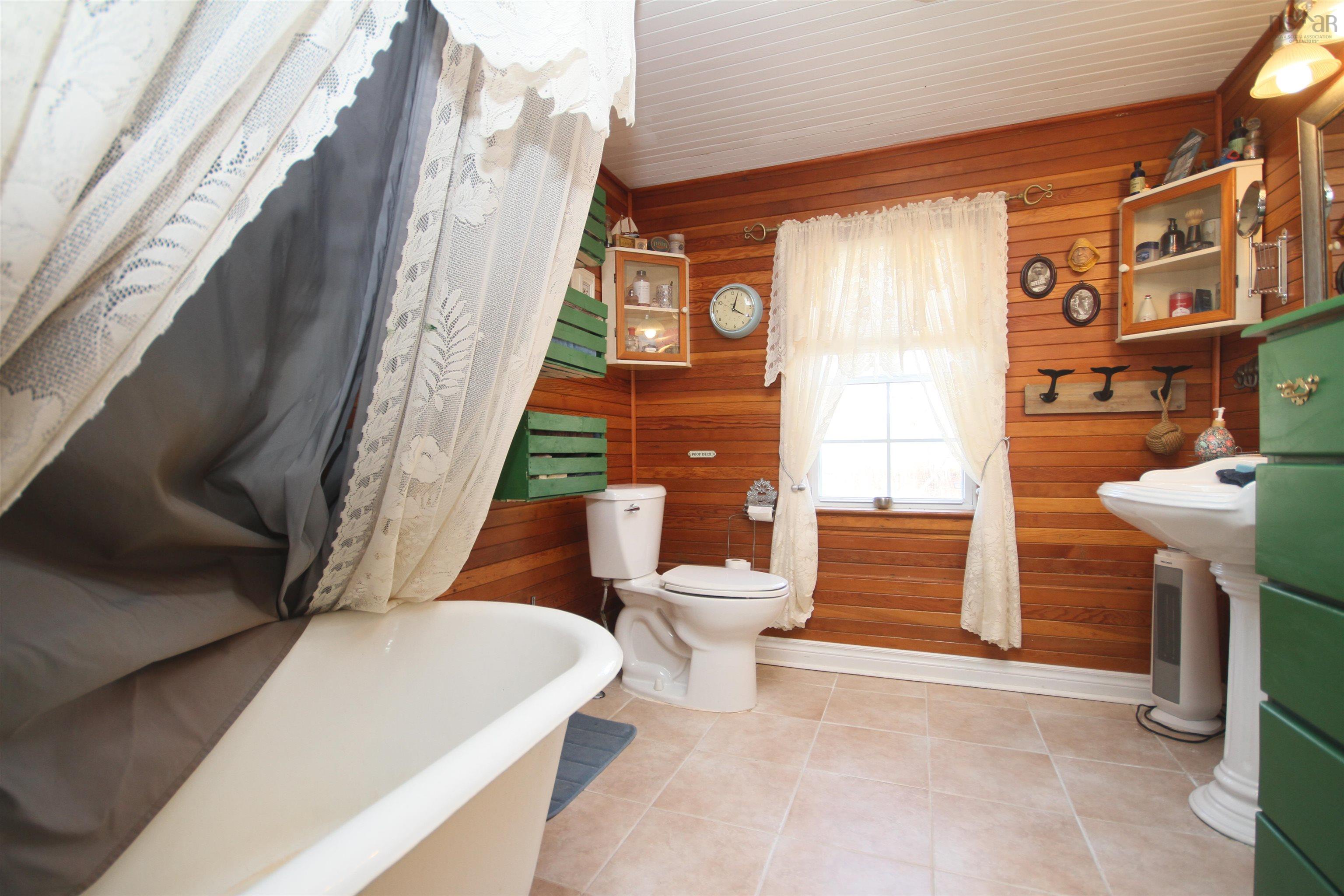 $374,500.00: 1922 Highway 19, Creignish