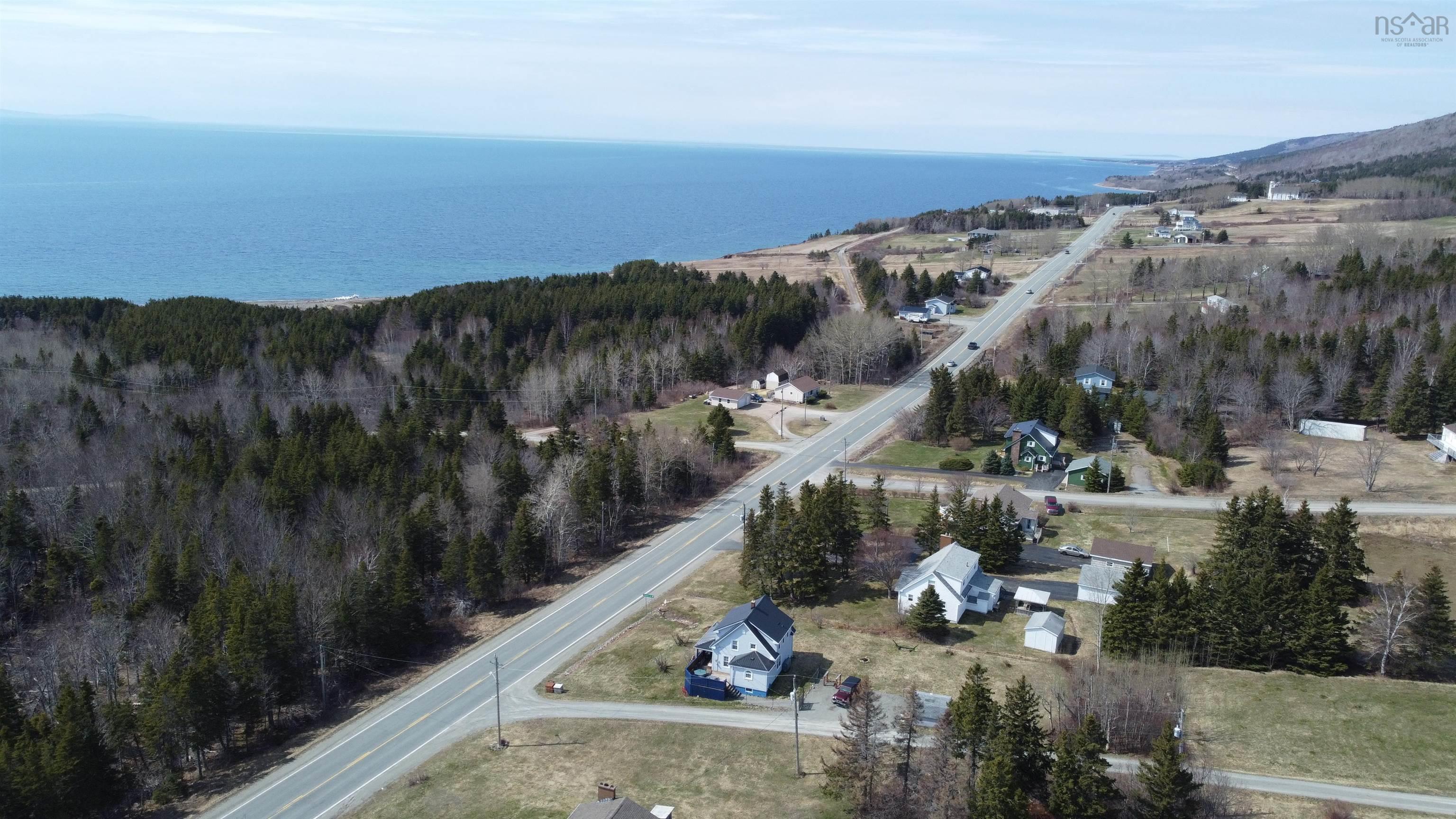 $374,500.00: 1922 Highway 19, Creignish