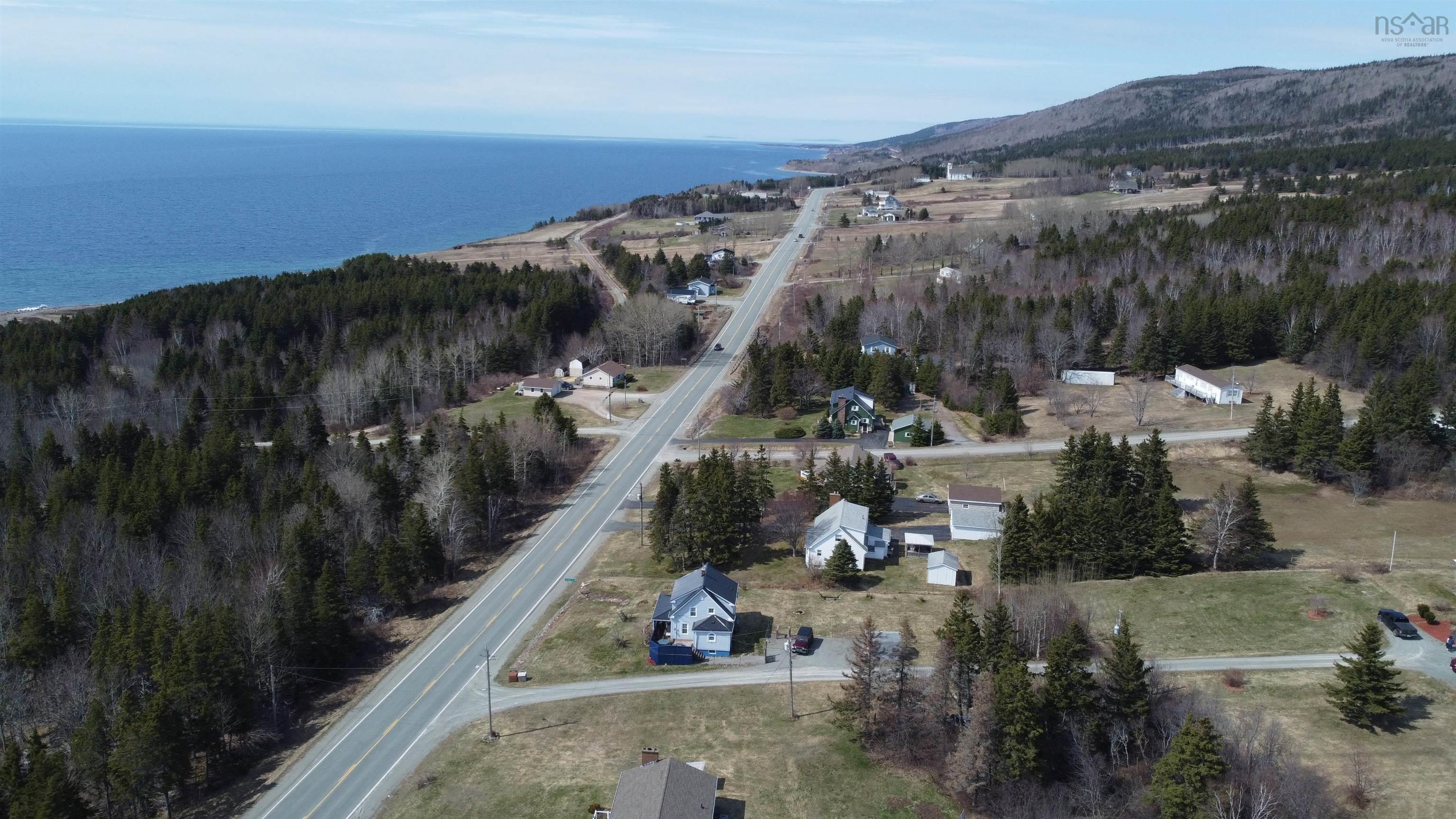 $374,500.00: 1922 Highway 19, Creignish