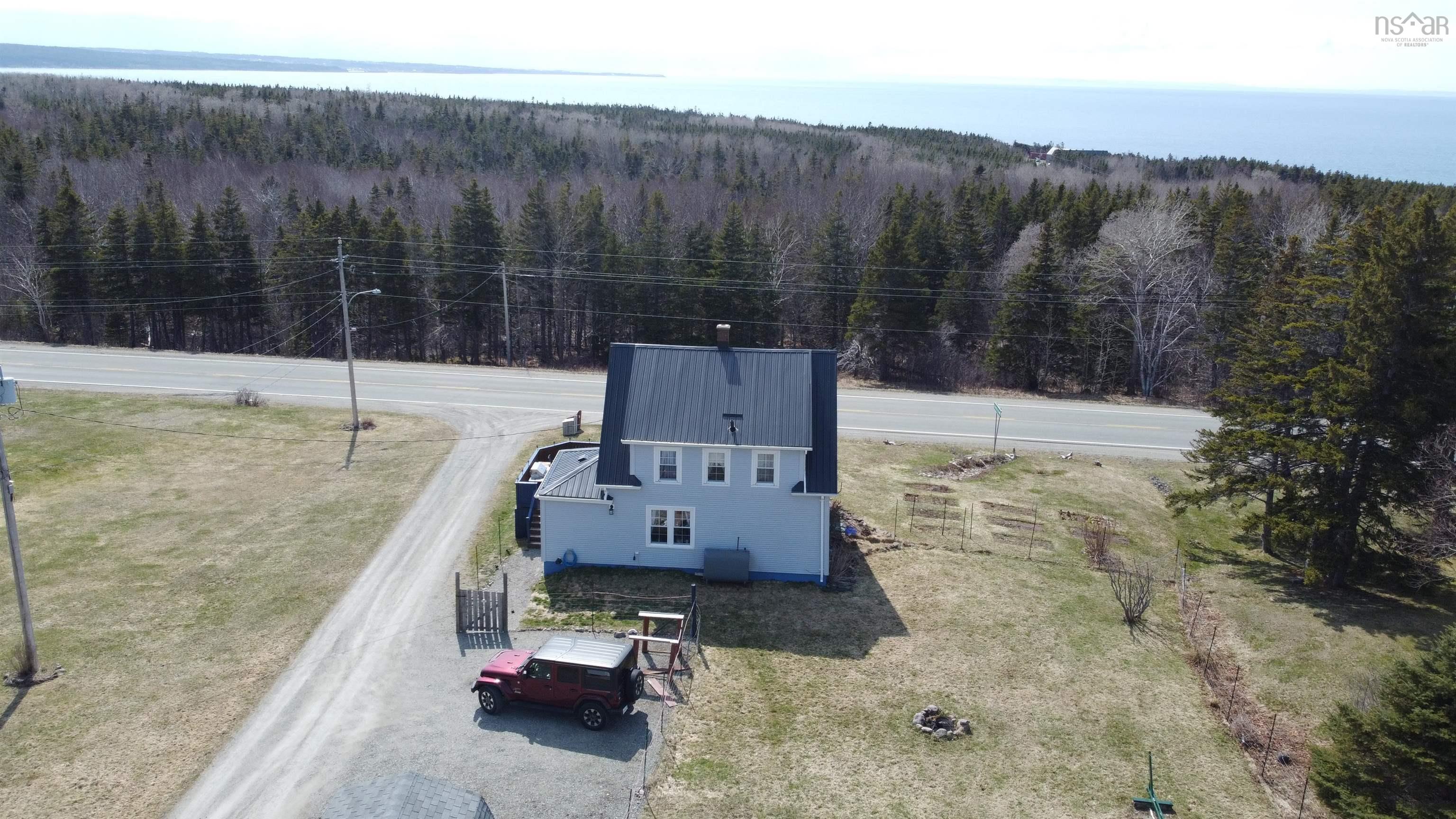 $374,500.00: 1922 Highway 19, Creignish