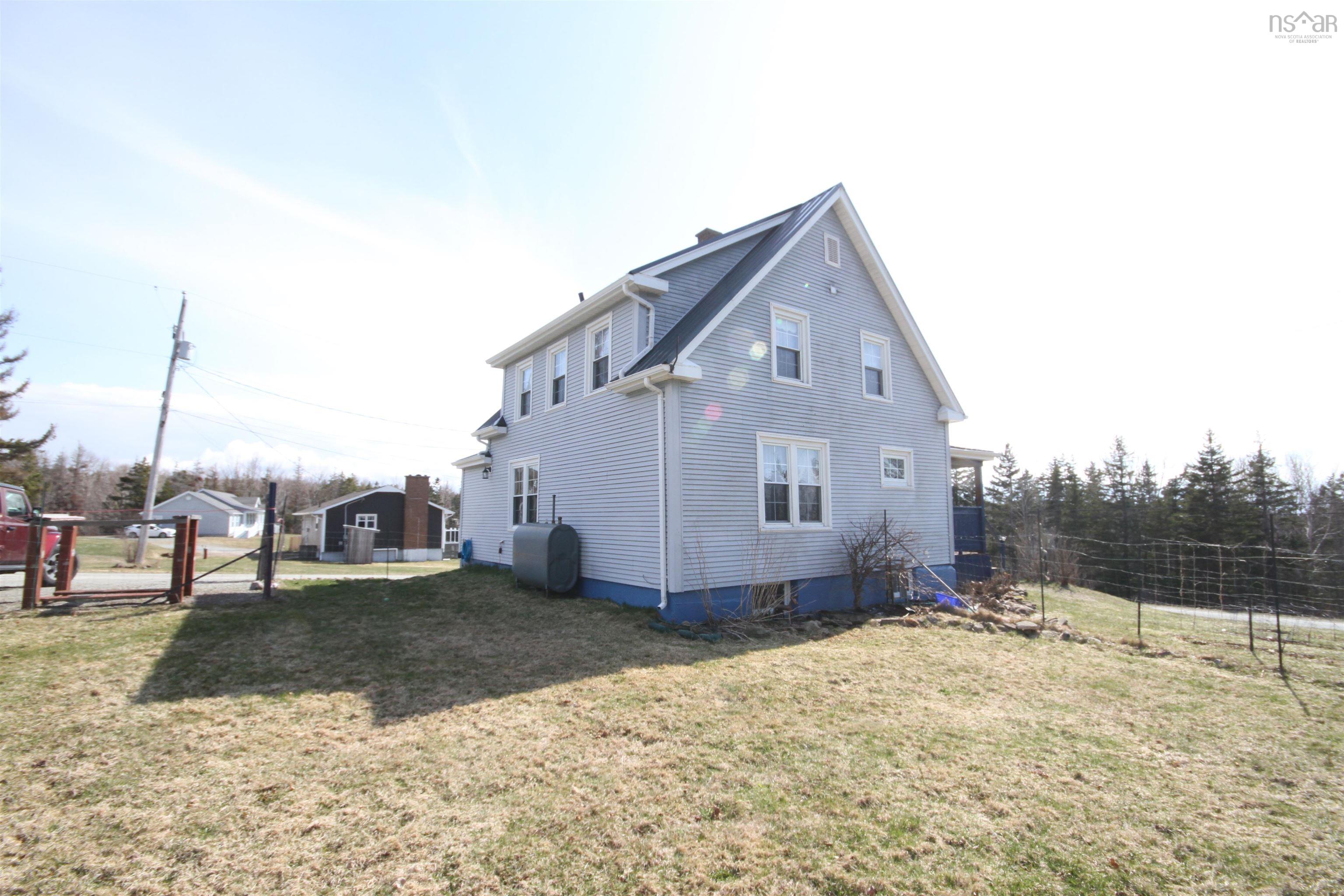 $374,500.00: 1922 Highway 19, Creignish