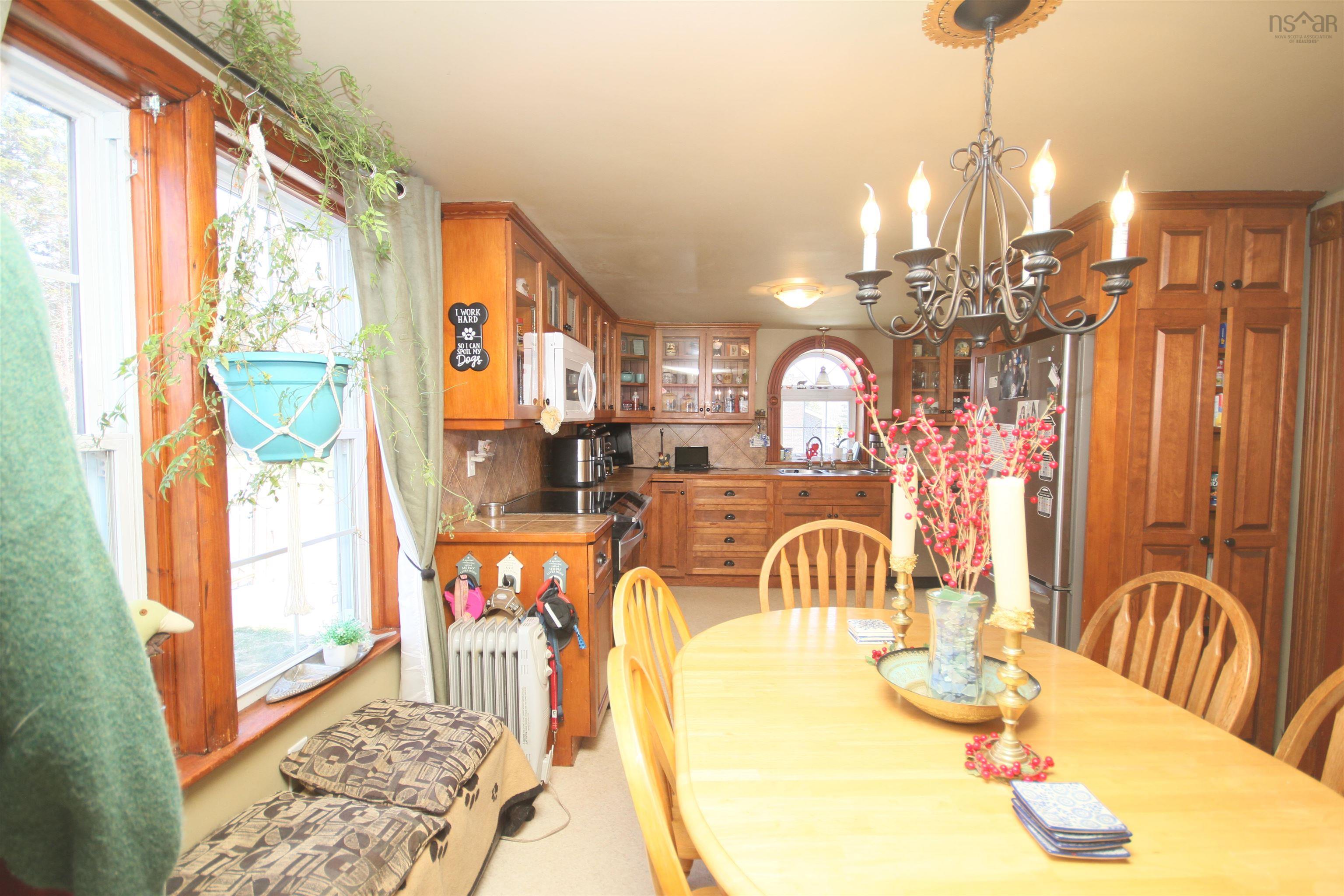 $374,500.00: 1922 Highway 19, Creignish