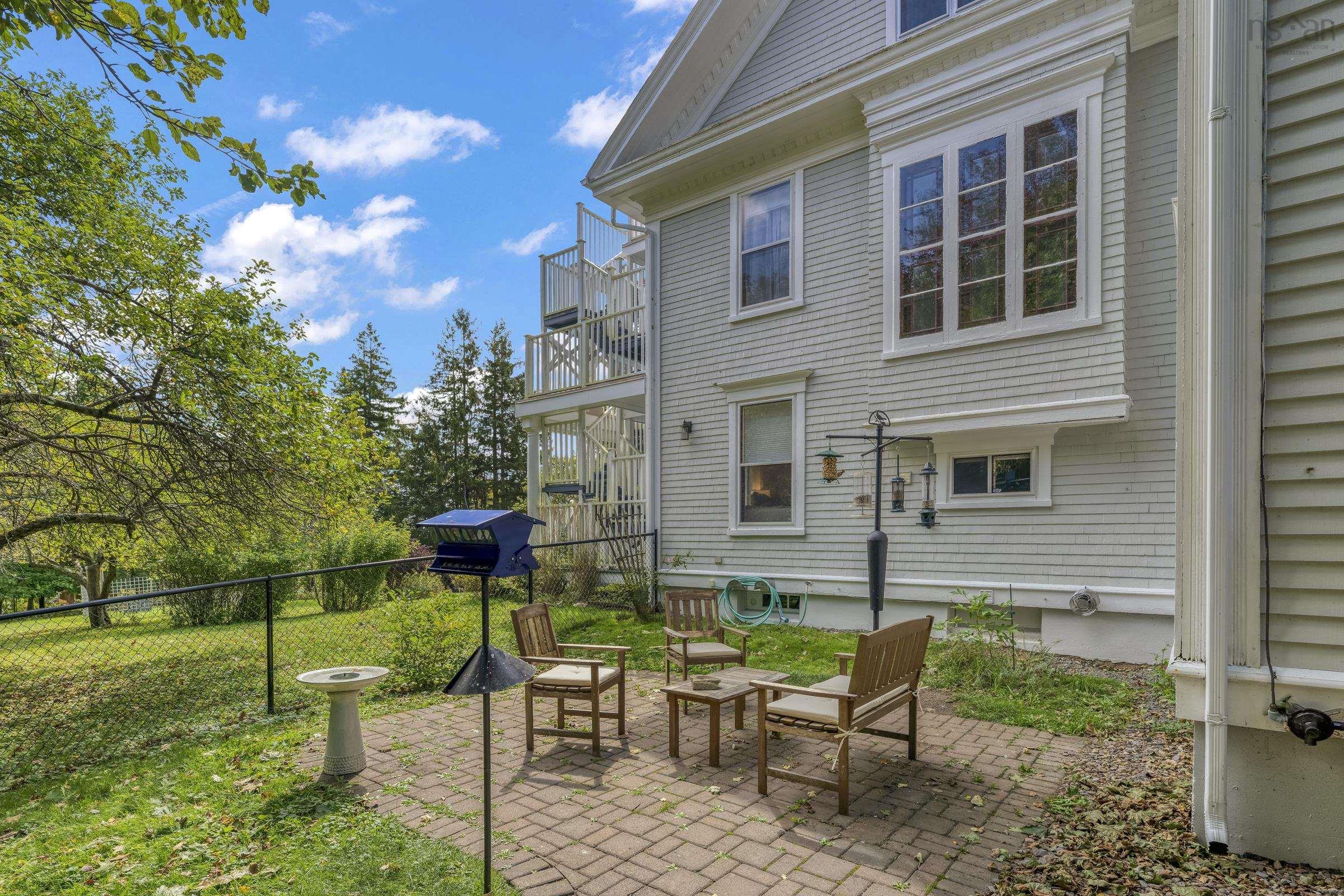 $1,199,000.00: 216 Dufferin Street, Lunenburg