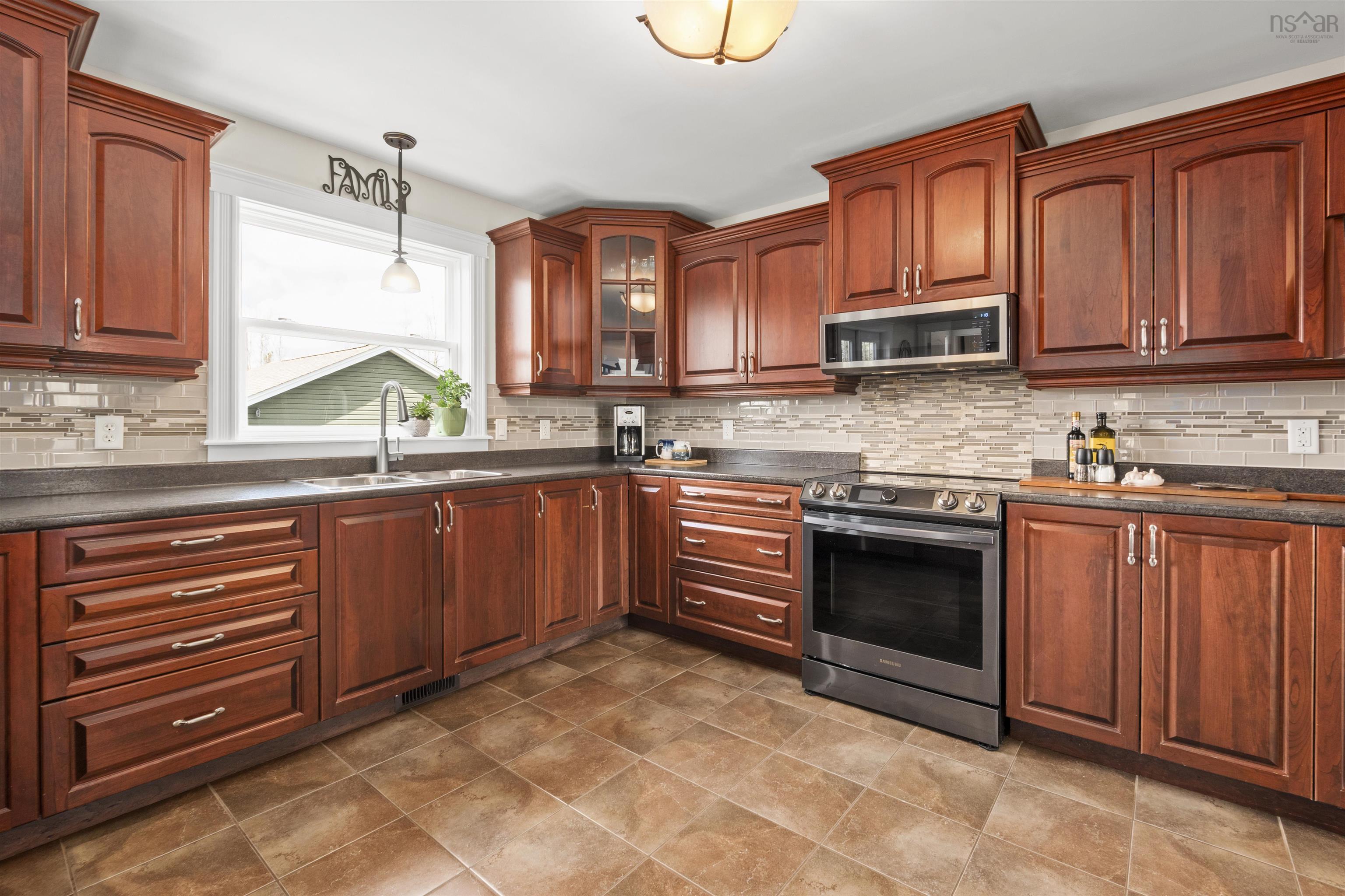 $719,900.00: 19 Acorn Avenue, Lantz