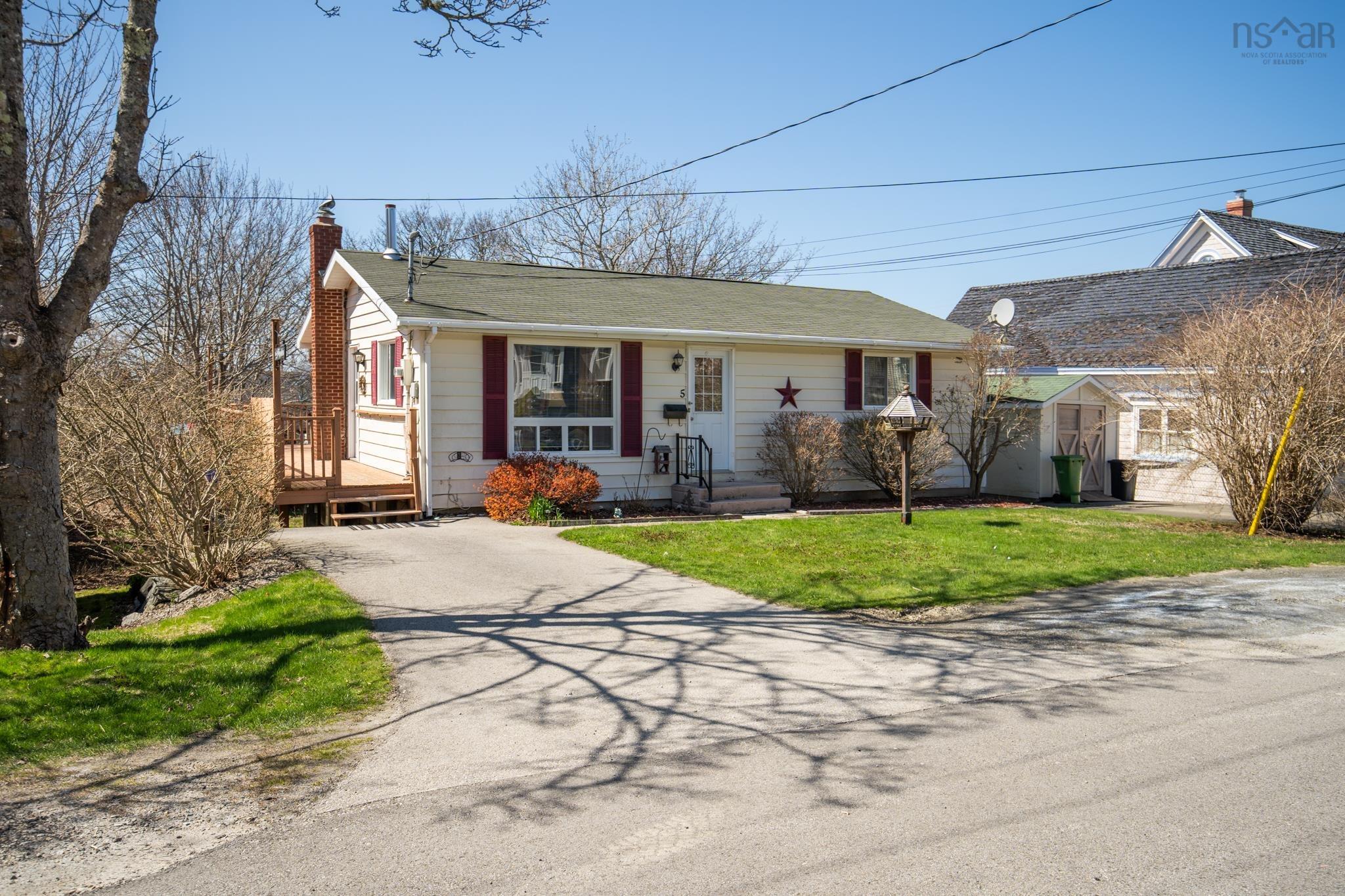 $339,900.00: 5 Whipple Street, Yarmouth