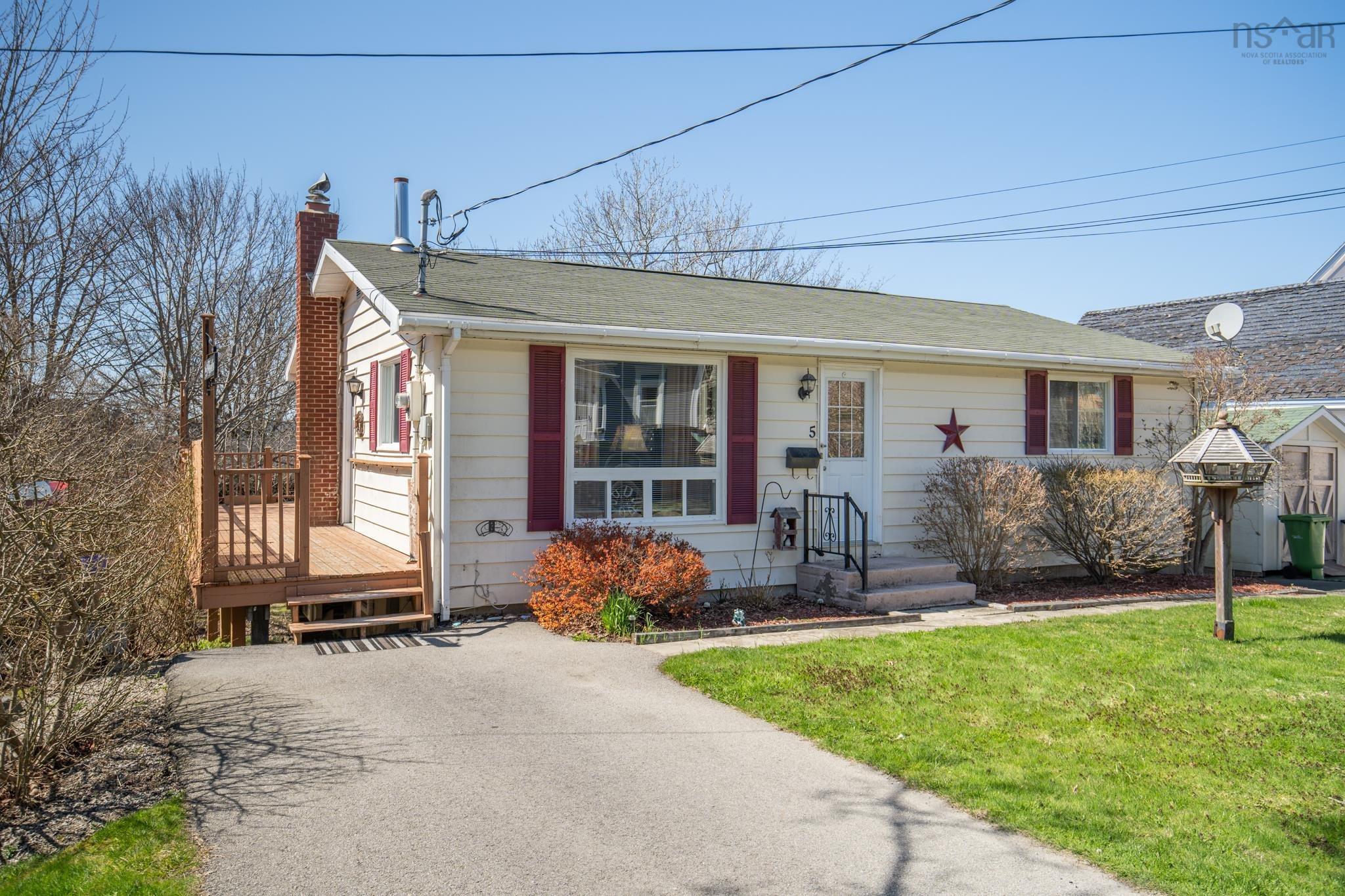 $339,900.00: 5 Whipple Street, Yarmouth