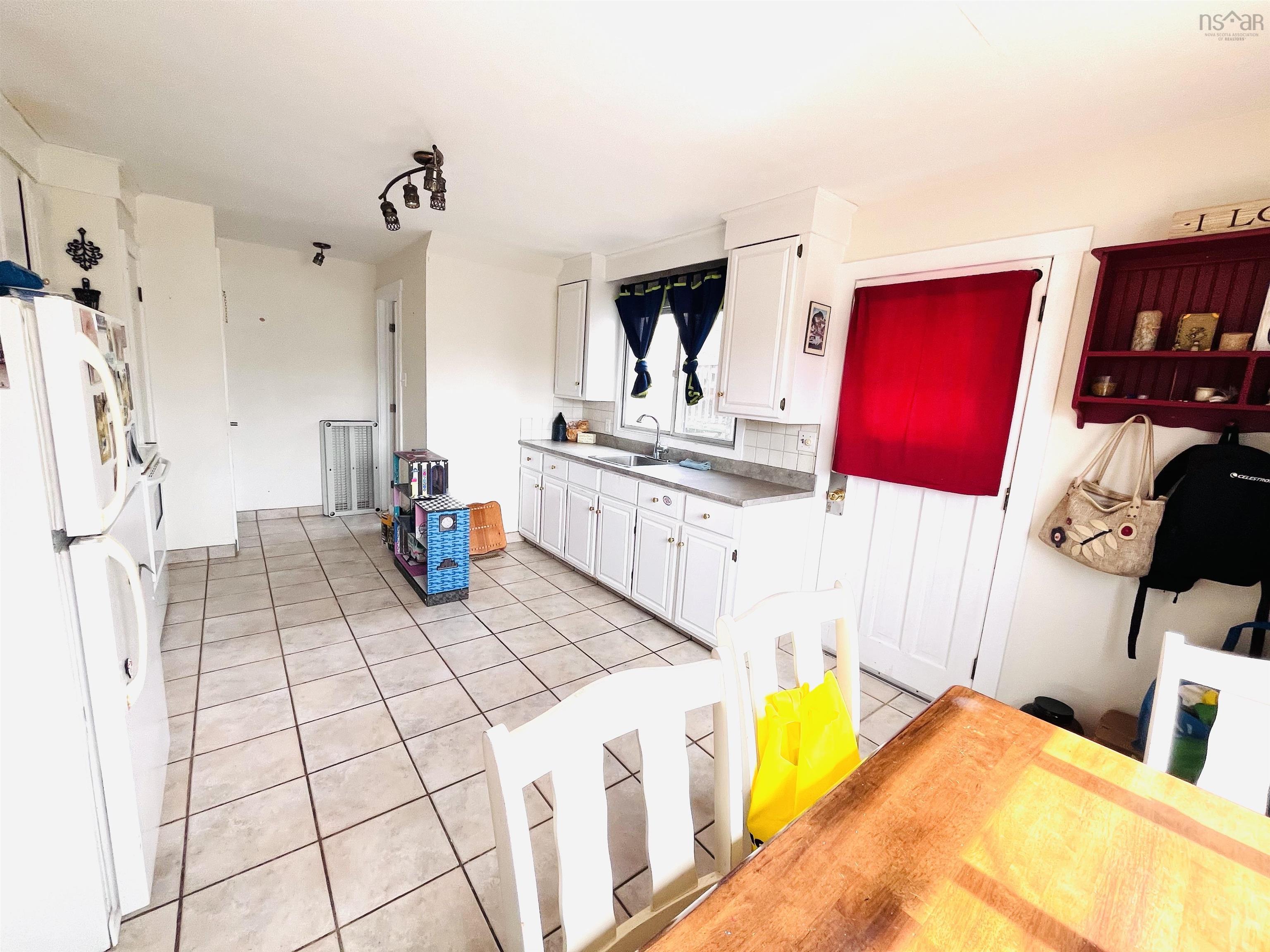 $599,900.00: A B 86 Williams Lake Road, Armdale