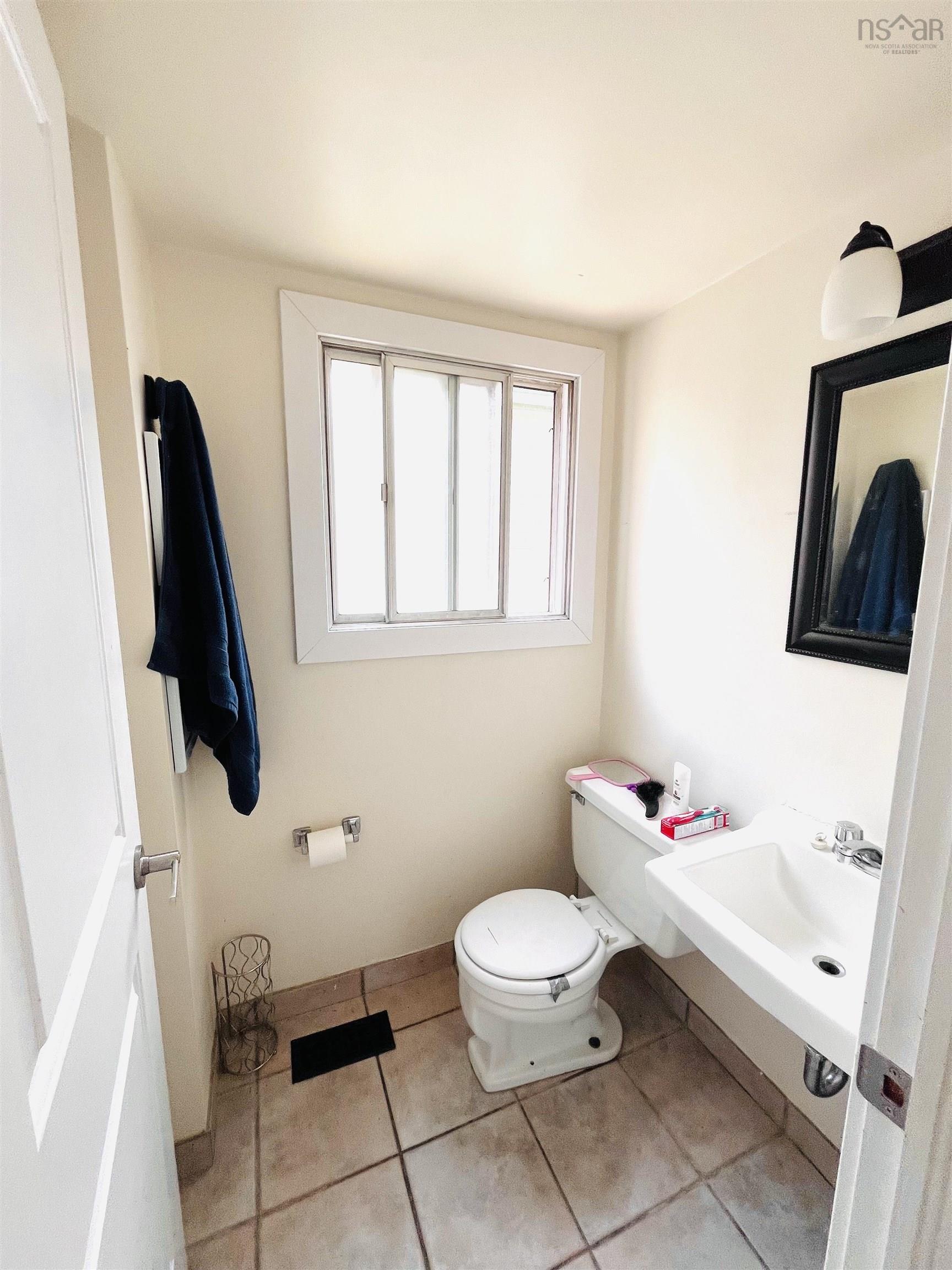 $599,900.00: A B 86 Williams Lake Road, Armdale