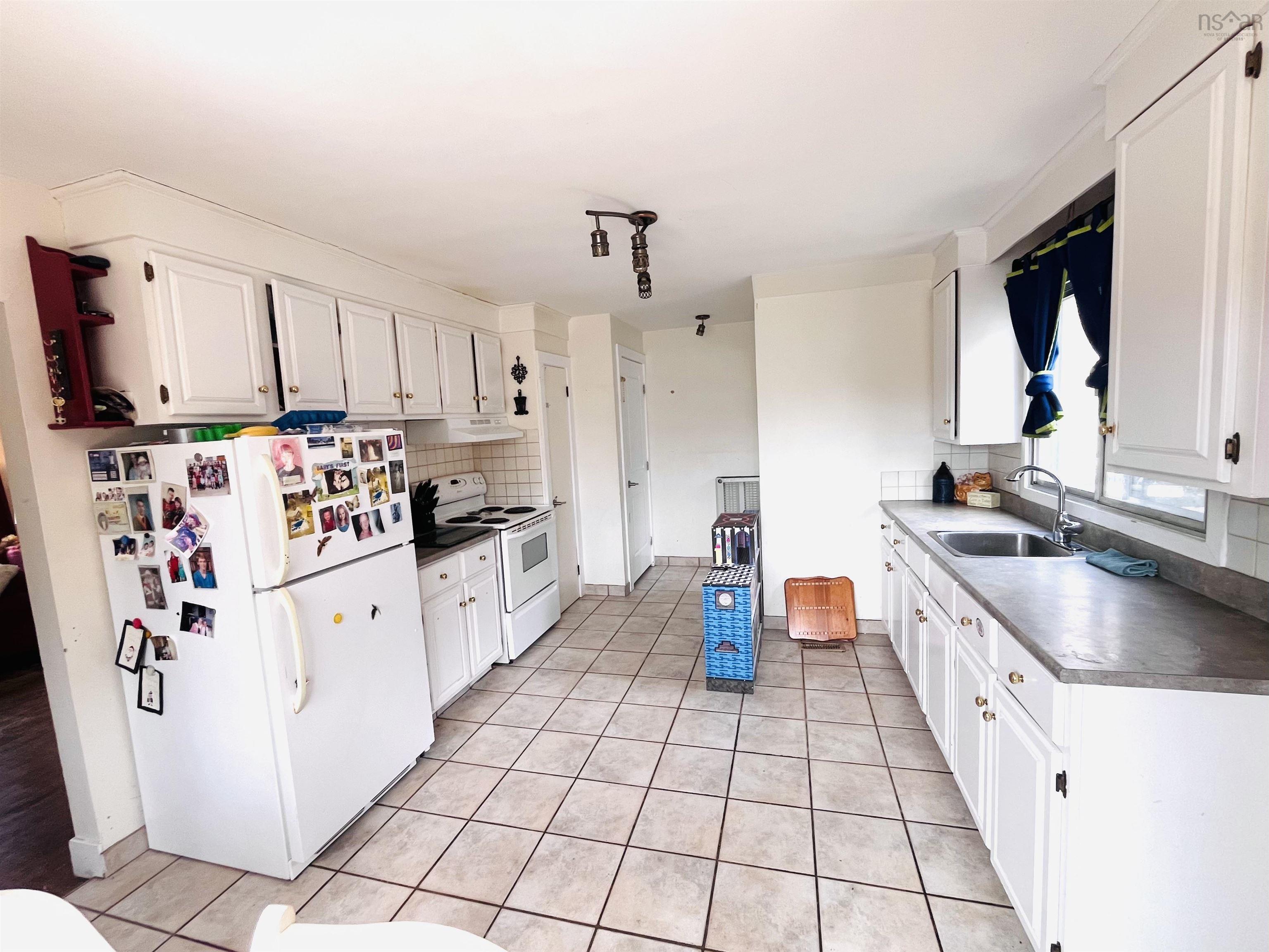 $599,900.00: A B 86 Williams Lake Road, Armdale