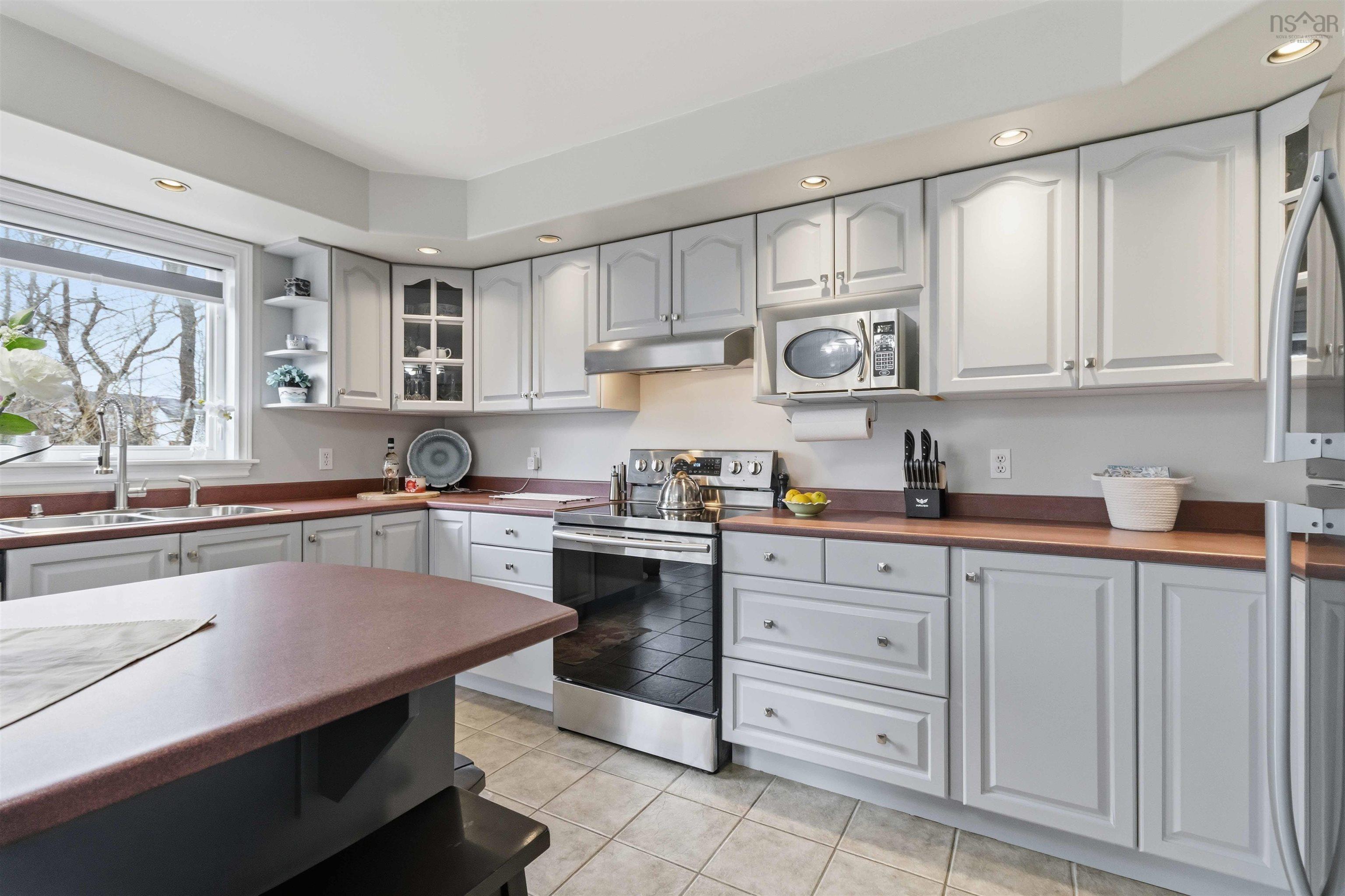 $574,900.00: 70 Hillside Avenue, Lower Sackville