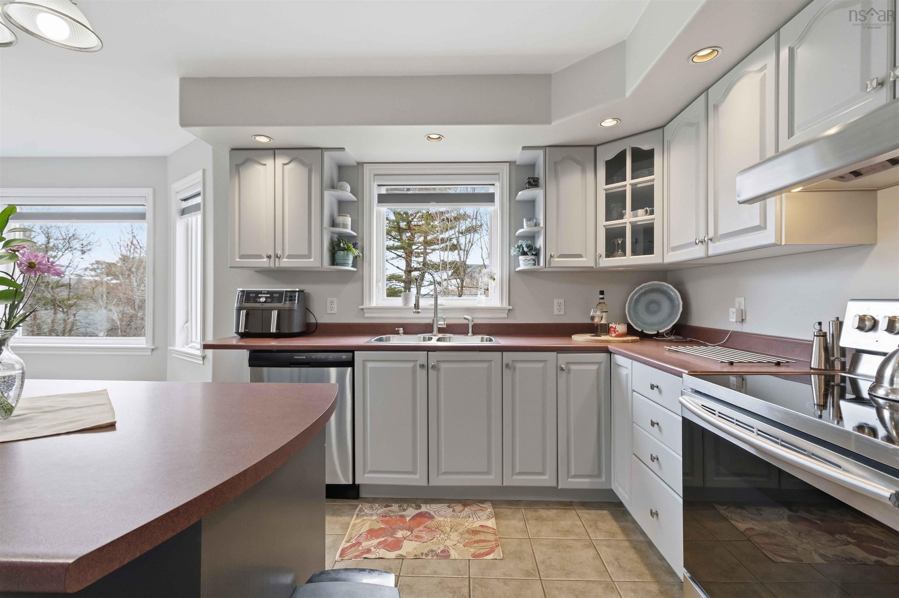 $574,900.00: 70 Hillside Avenue, Lower Sackville