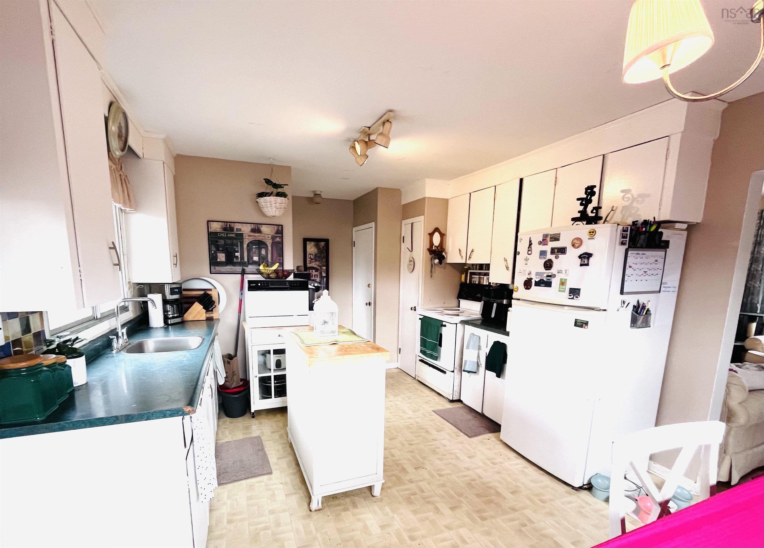 $599,900.00: A B 84 Williams Lake Road, Armdale