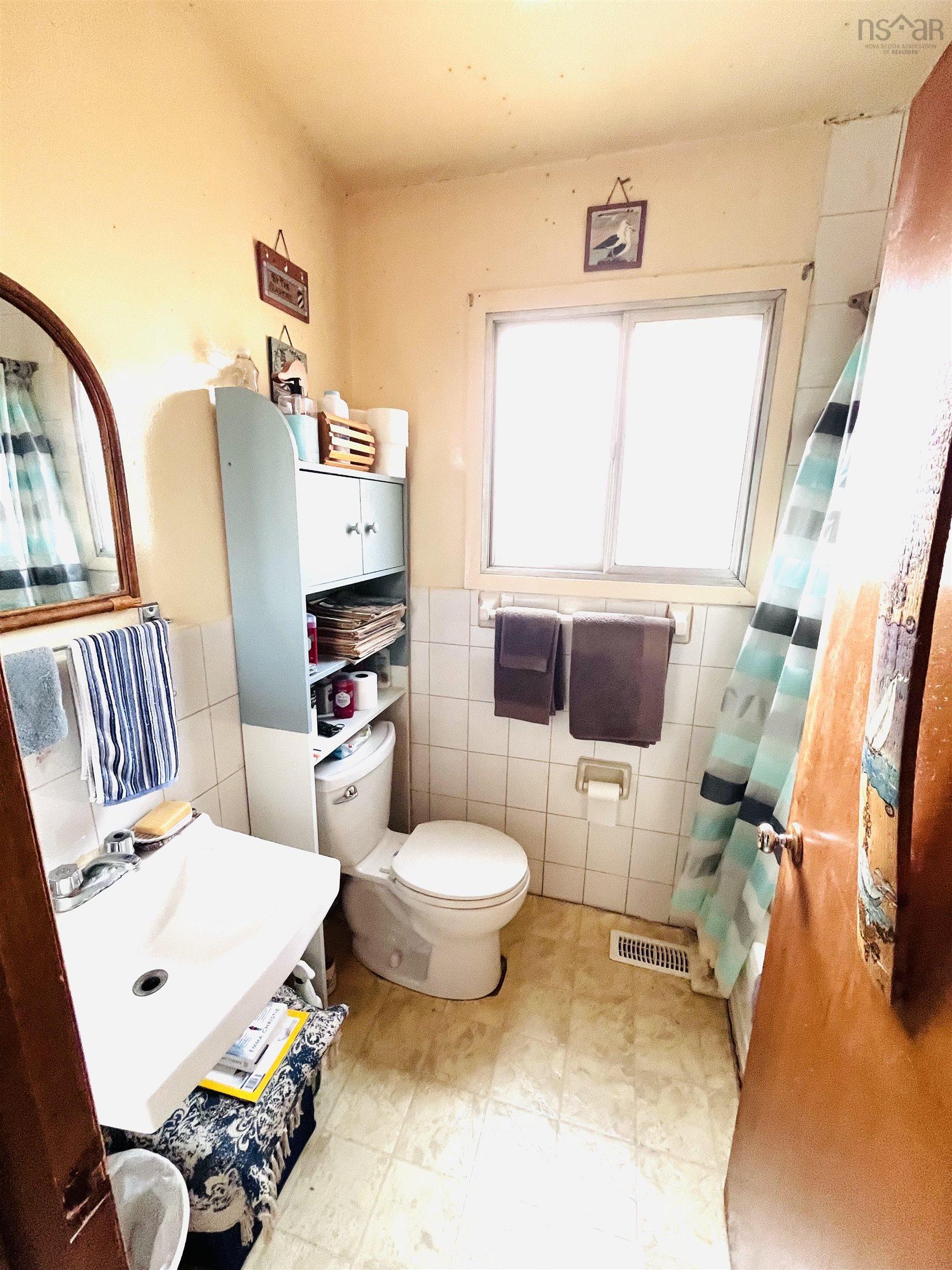 $599,900.00: A B 84 Williams Lake Road, Armdale