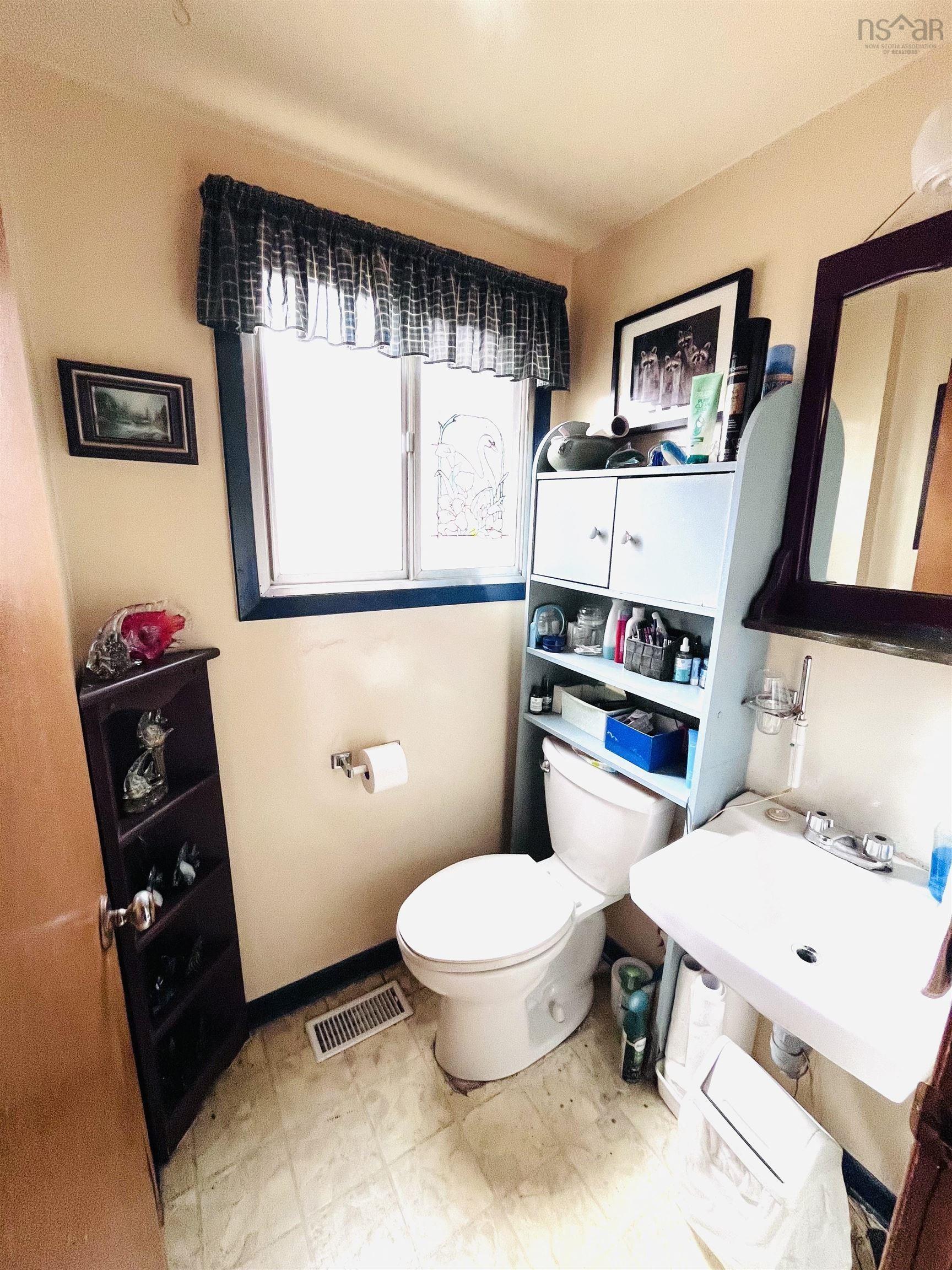 $599,900.00: A B 84 Williams Lake Road, Armdale