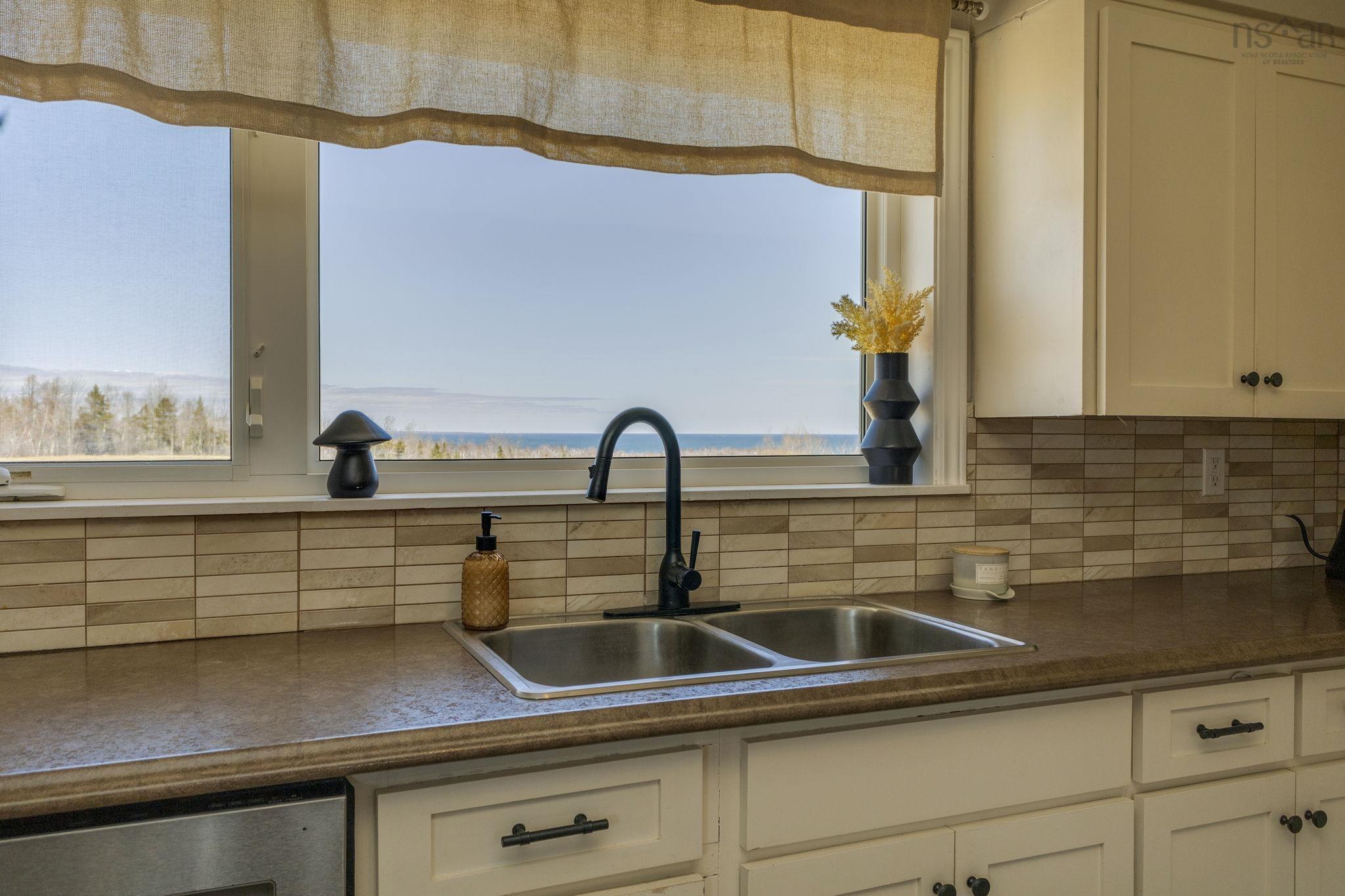 $329,000.00: 5851 Little Harbour Road, Kings Head