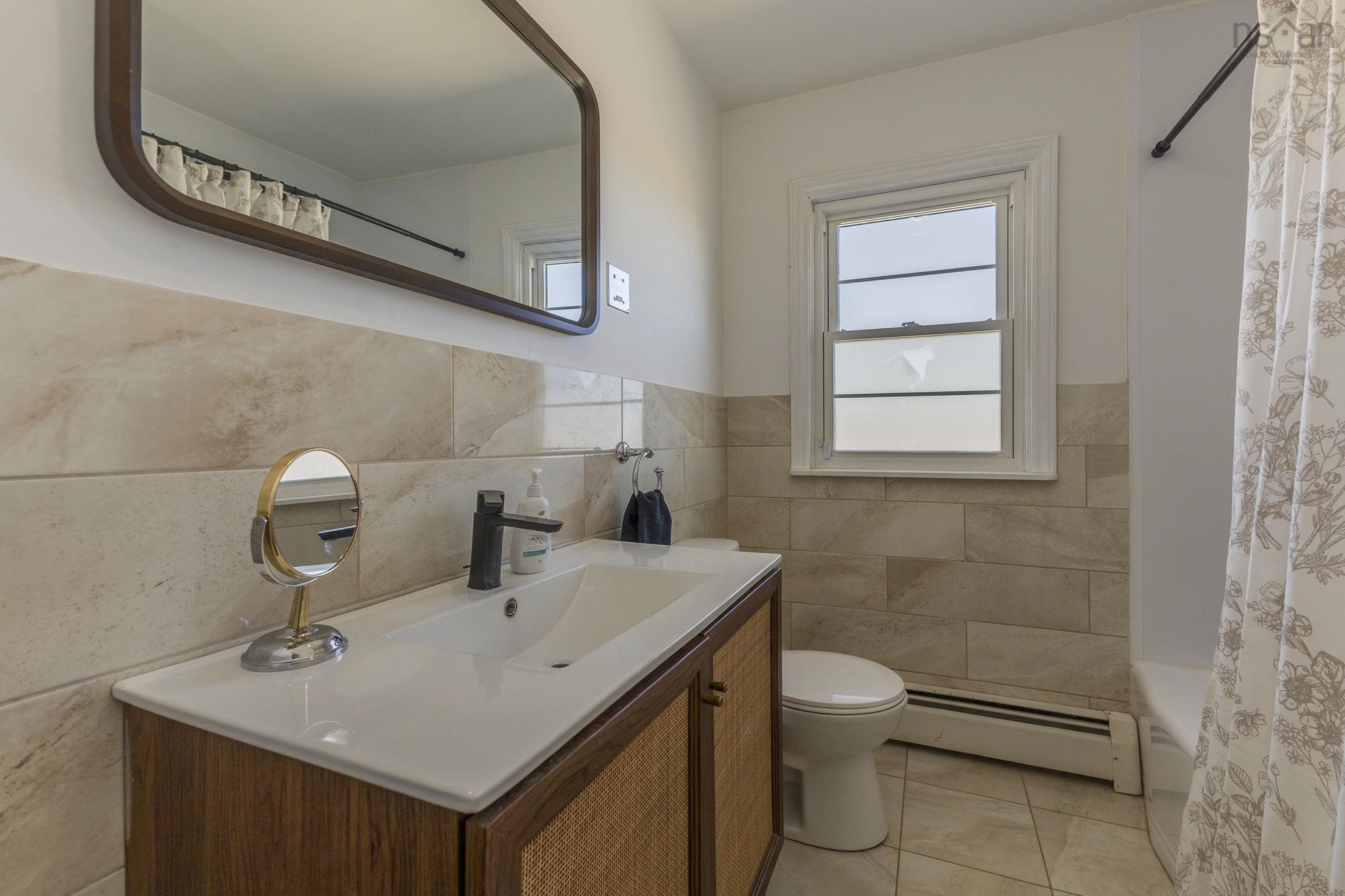 $329,000.00: 5851 Little Harbour Road, Kings Head