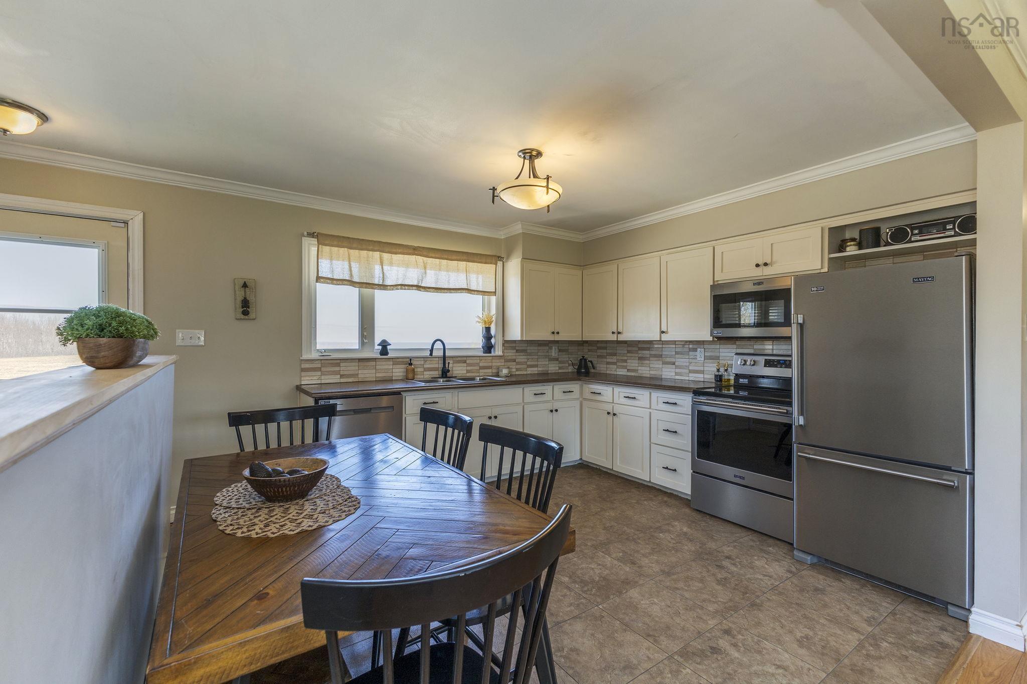 $329,000.00: 5851 Little Harbour Road, Kings Head