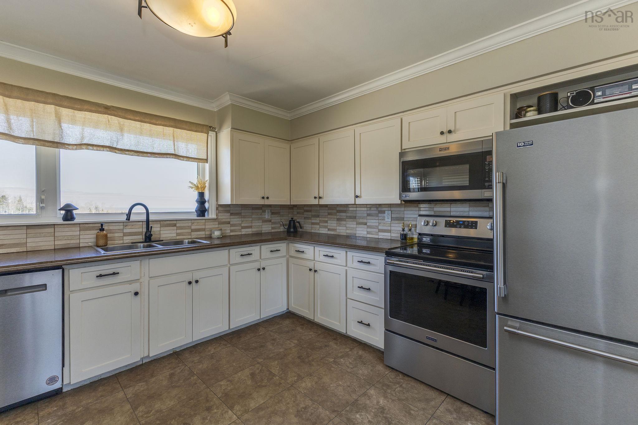 $329,000.00: 5851 Little Harbour Road, Kings Head