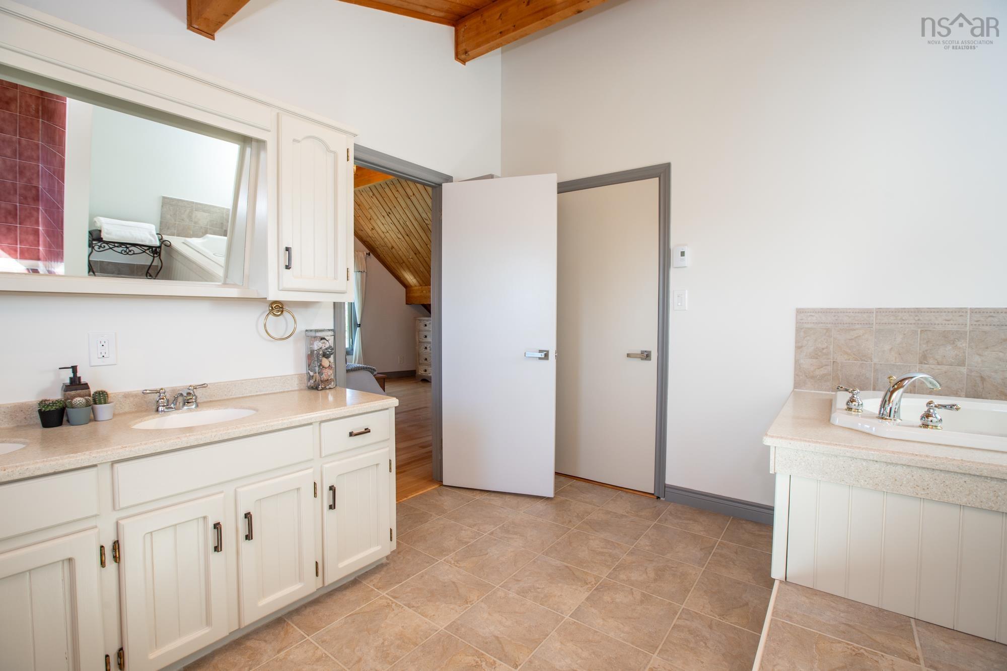 $1,375,000.00: 1389 South Rawdon Road, Hillsvale