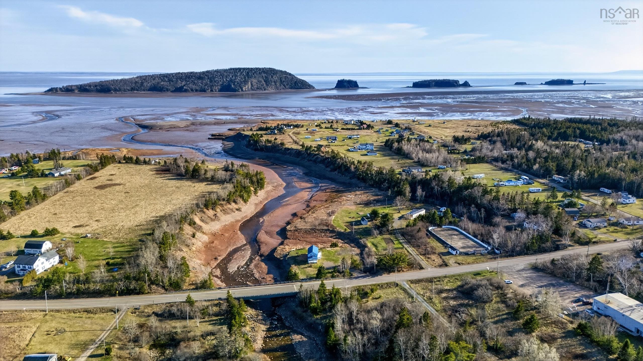 $195,000.00: 376 Highway 2 Highway, Lower Five Islands
