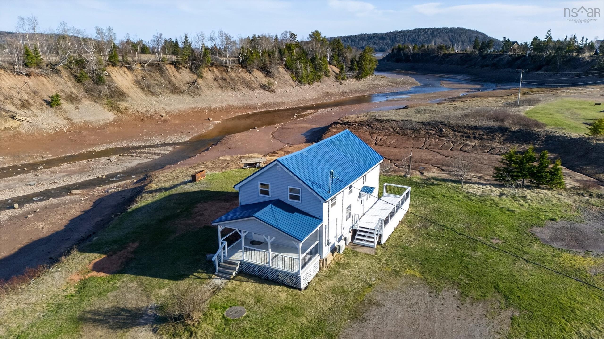 $195,000.00: 376 Highway 2 Highway, Lower Five Islands