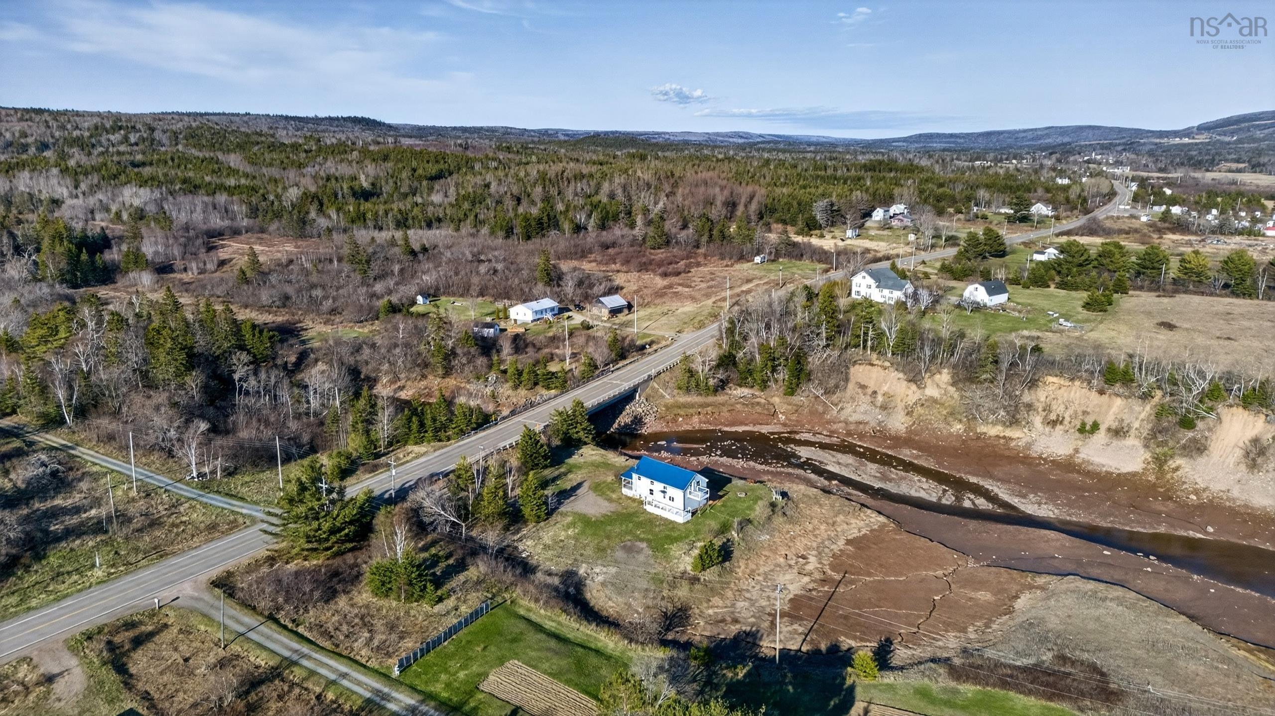 $195,000.00: 376 Highway 2 Highway, Lower Five Islands