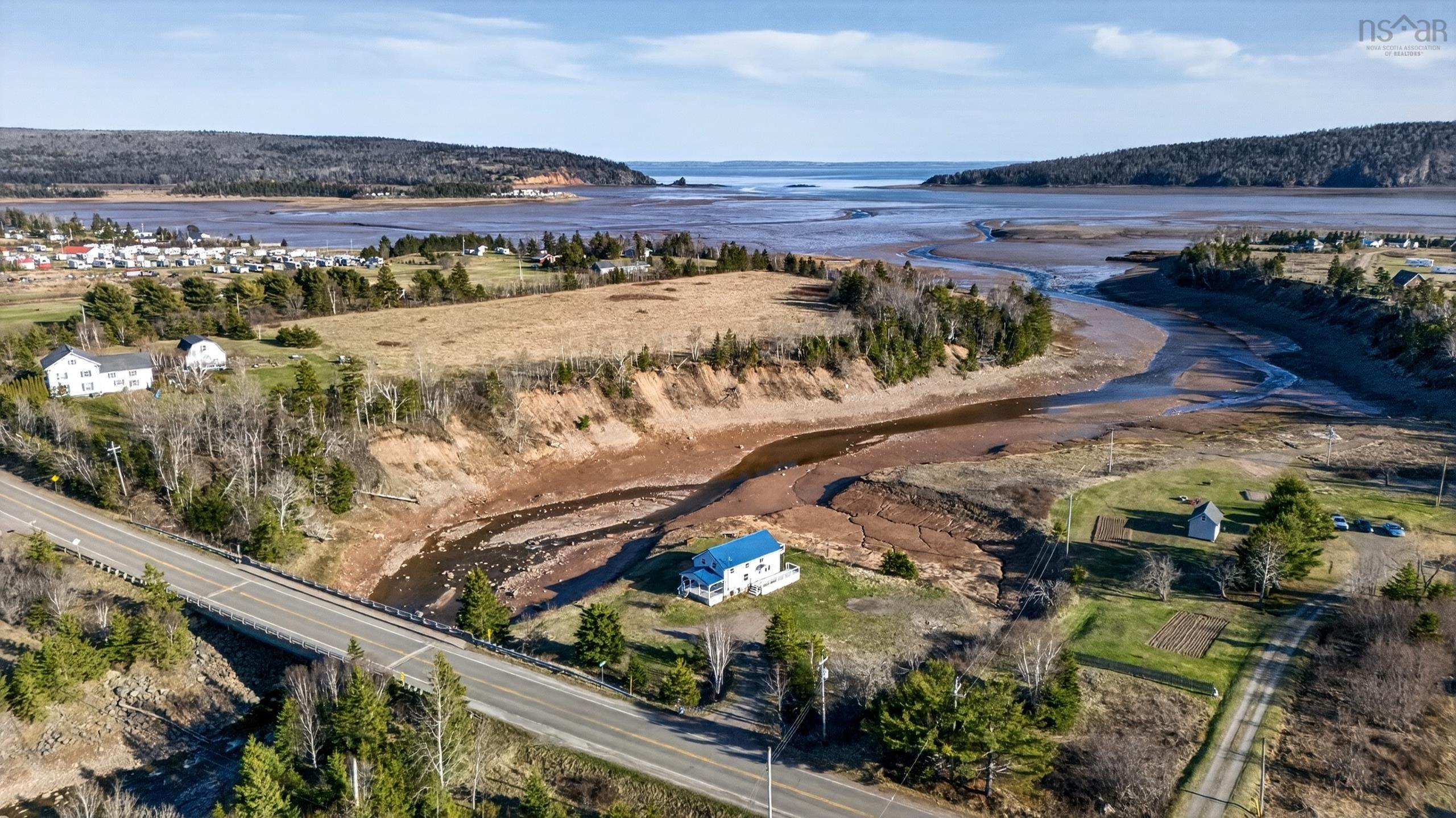 $195,000.00: 376 Highway 2 Highway, Lower Five Islands
