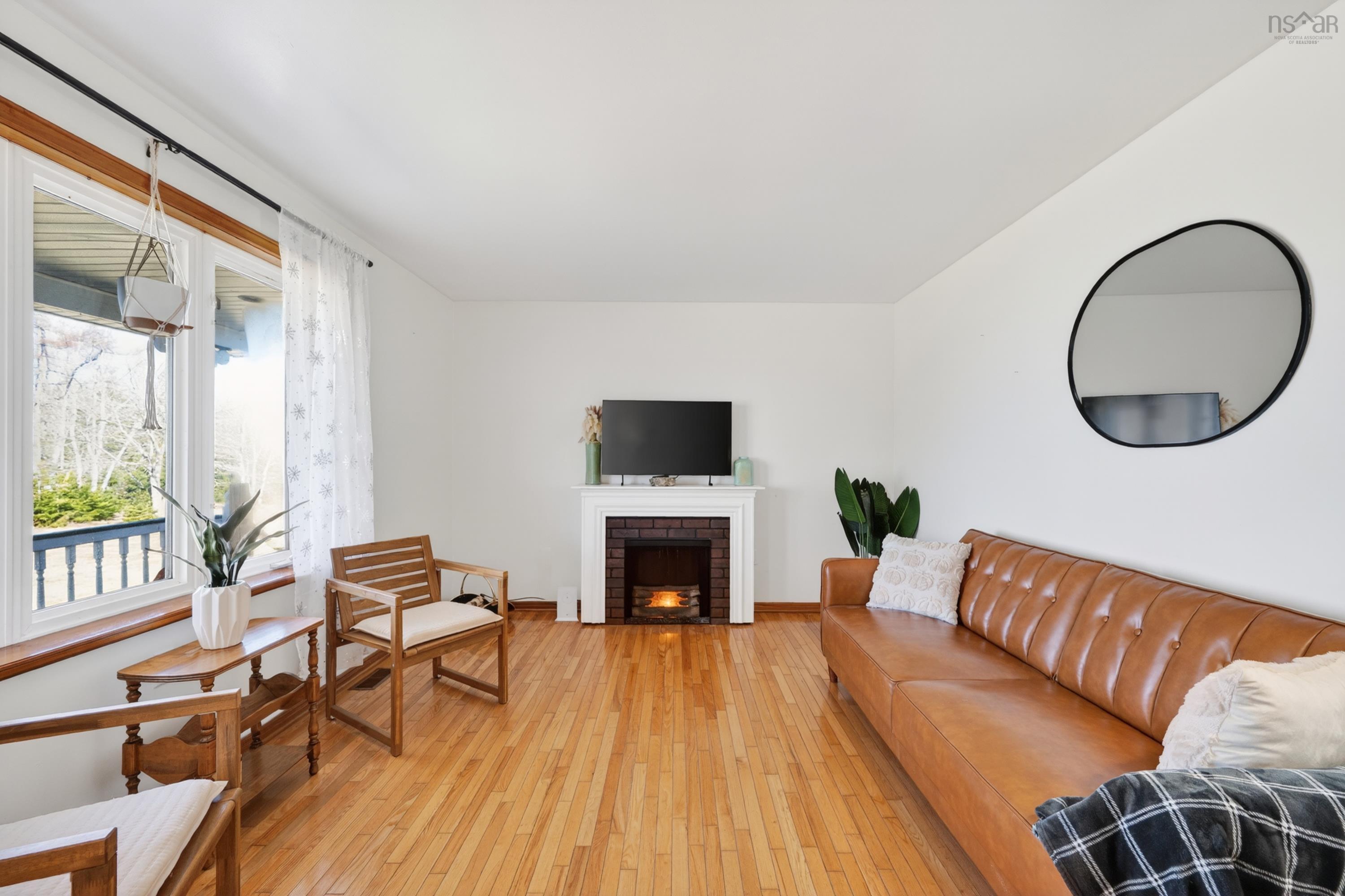 $439,000.00: 6279 Hornes Road, Mira Gut