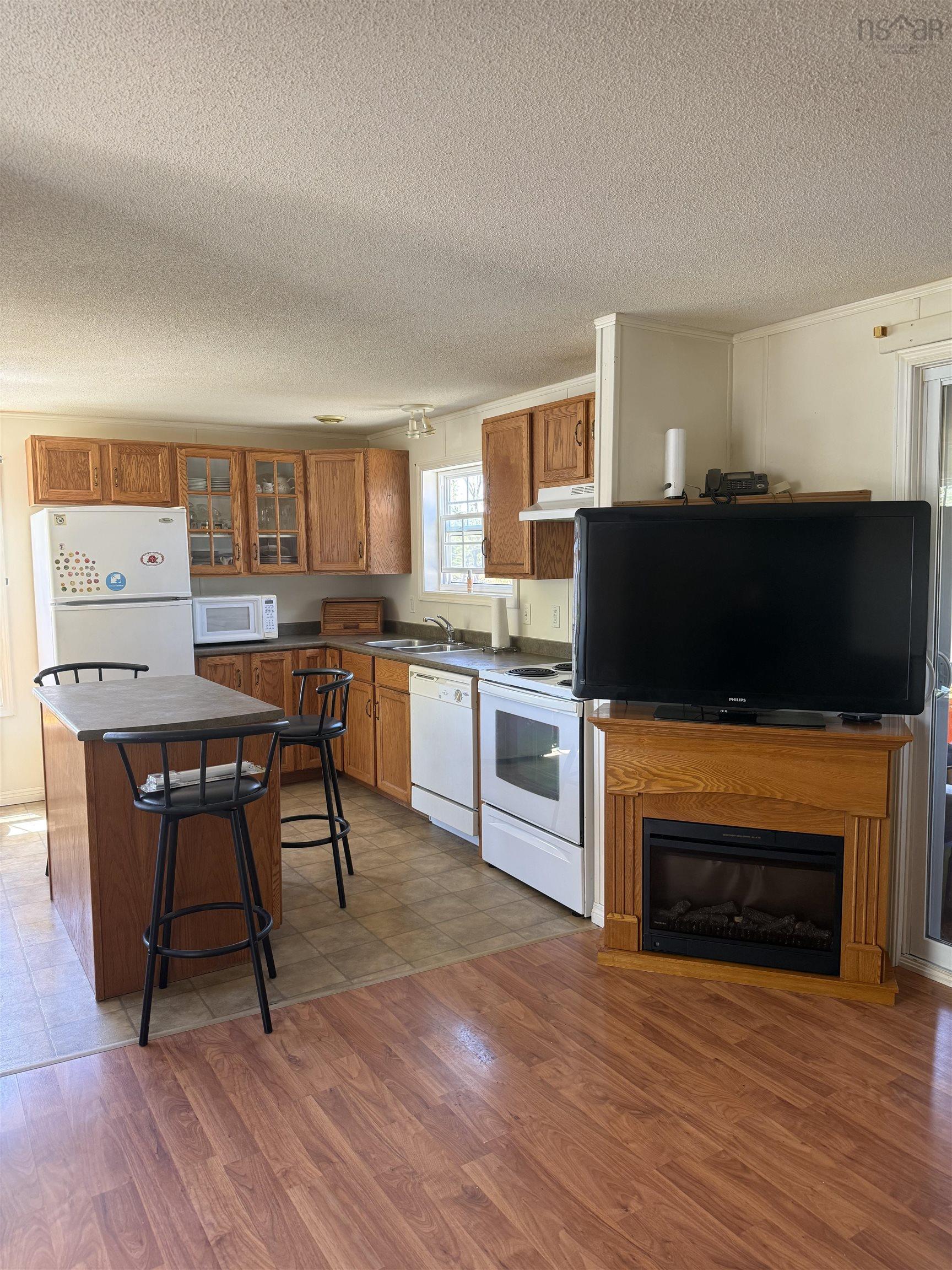 $159,900.00: 11879 16 Highway, Boylston