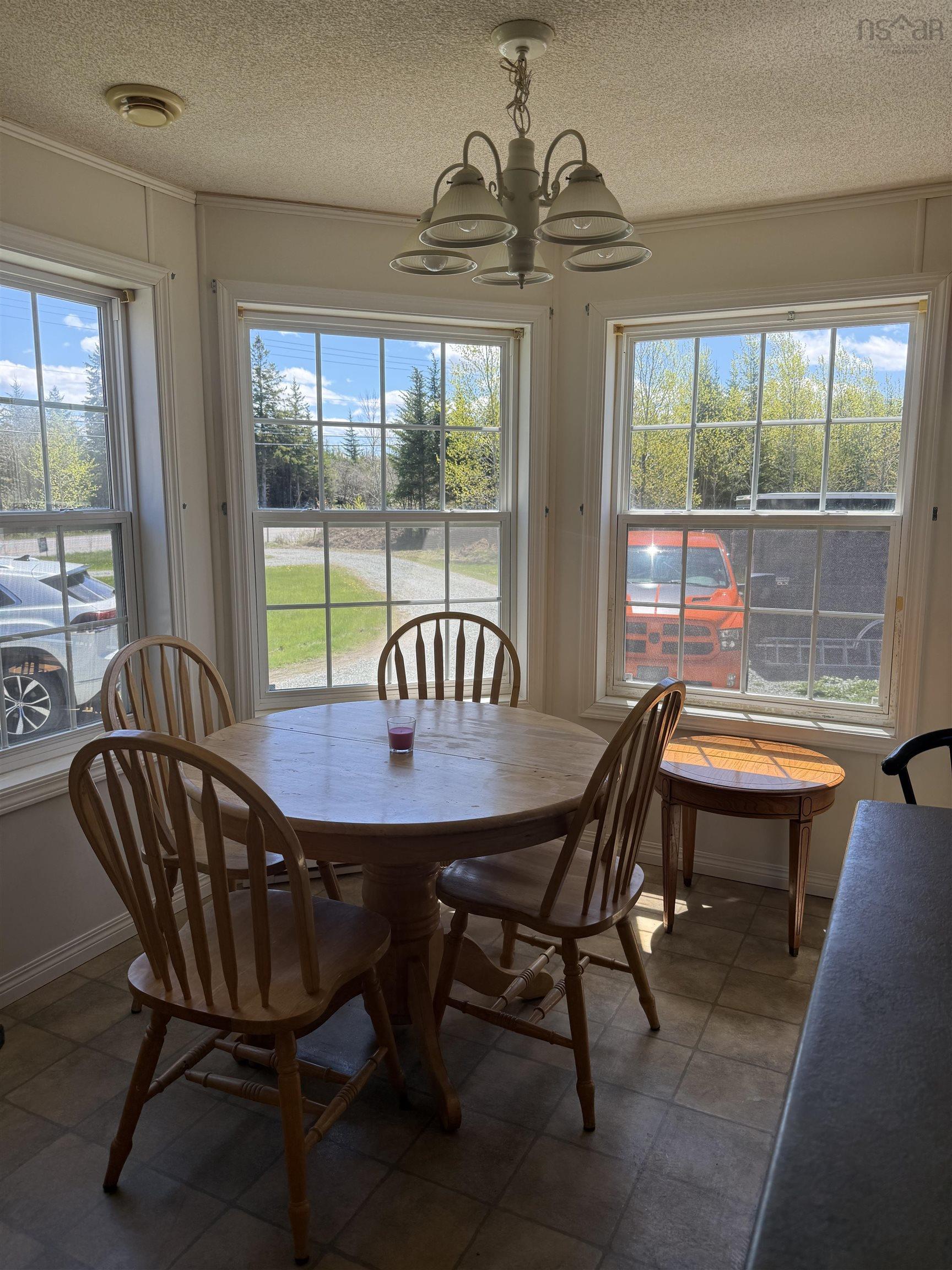 $159,900.00: 11879 16 Highway, Boylston