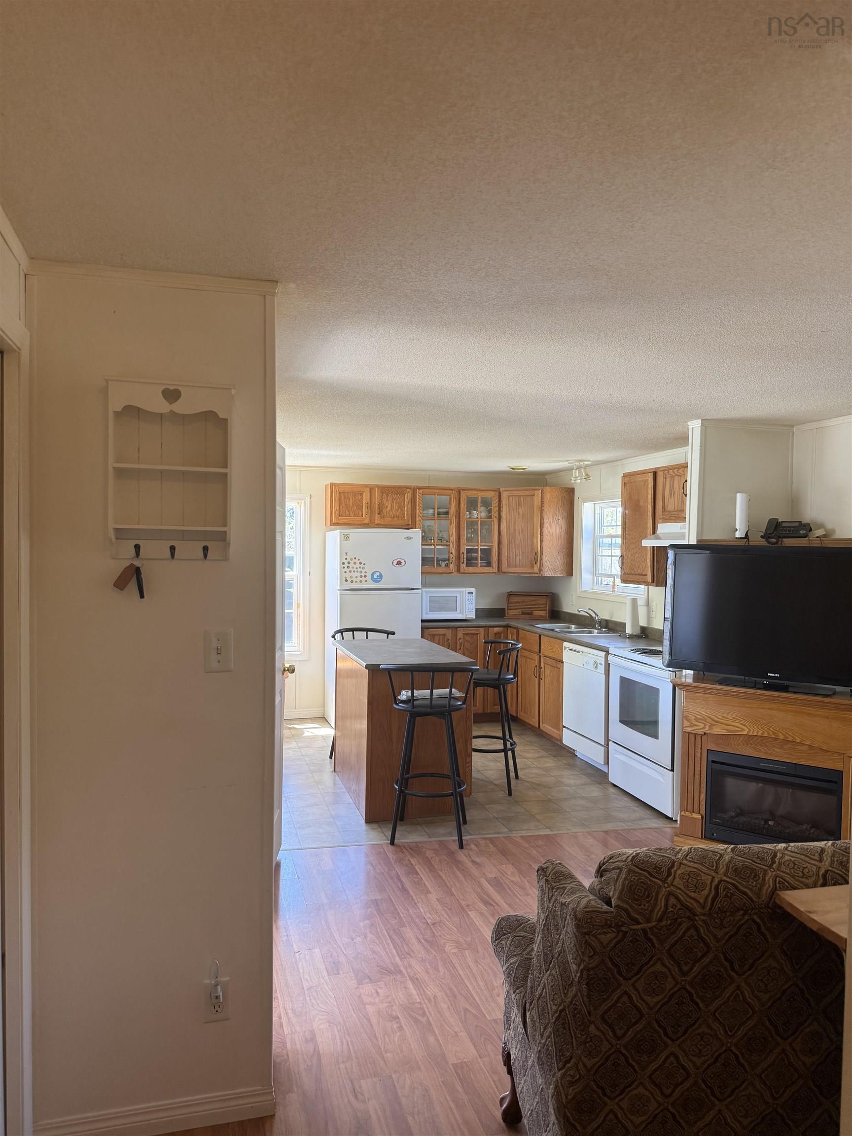 $159,900.00: 11879 16 Highway, Boylston