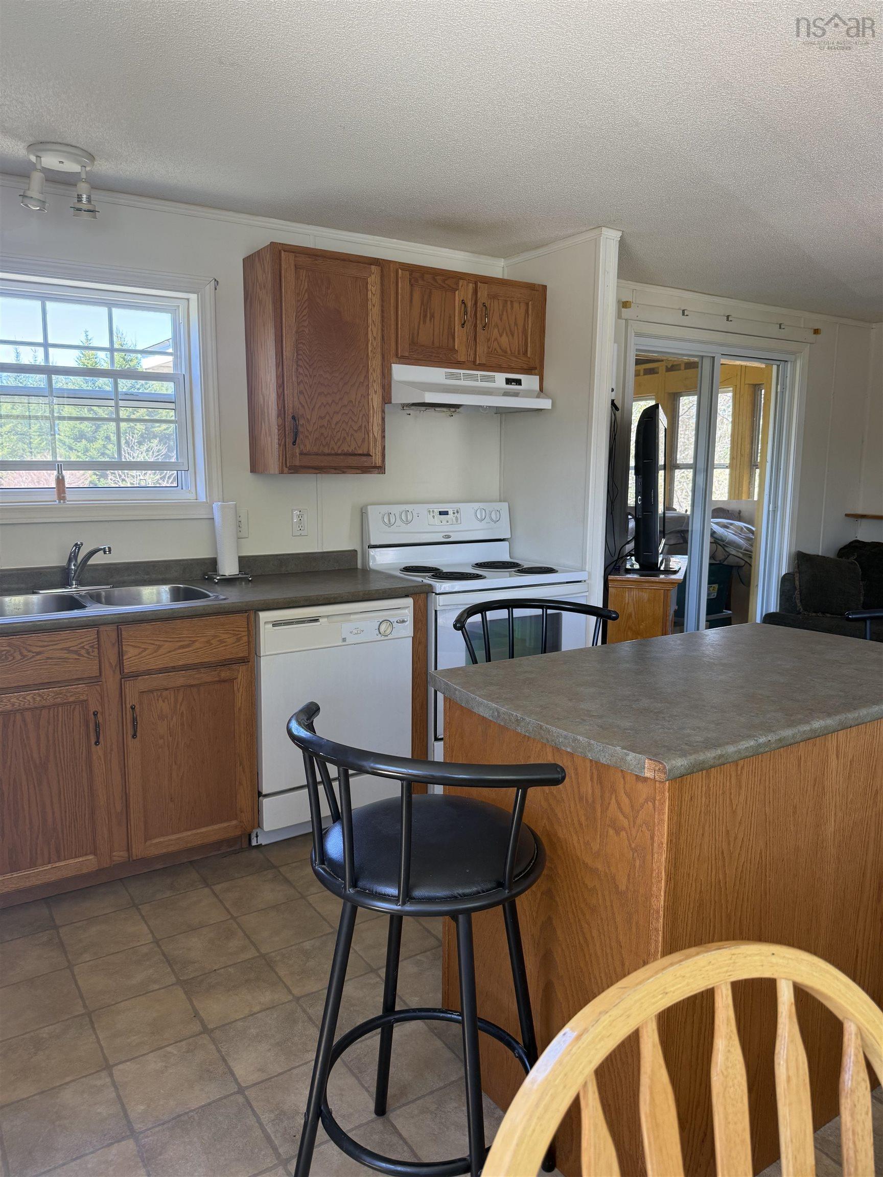 $159,900.00: 11879 16 Highway, Boylston