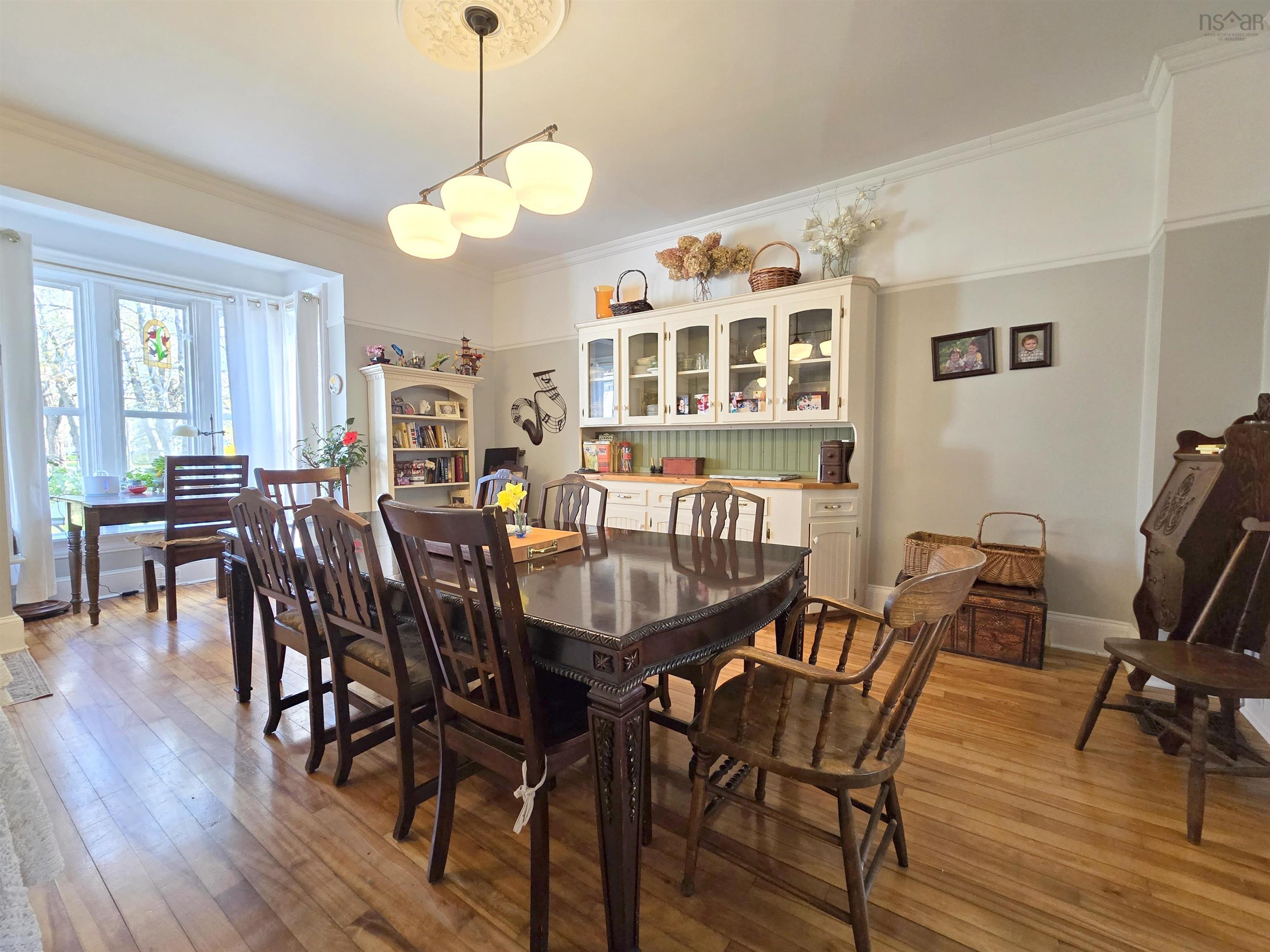 $629,900.00: 179-181 East Victoria Street, East Amherst