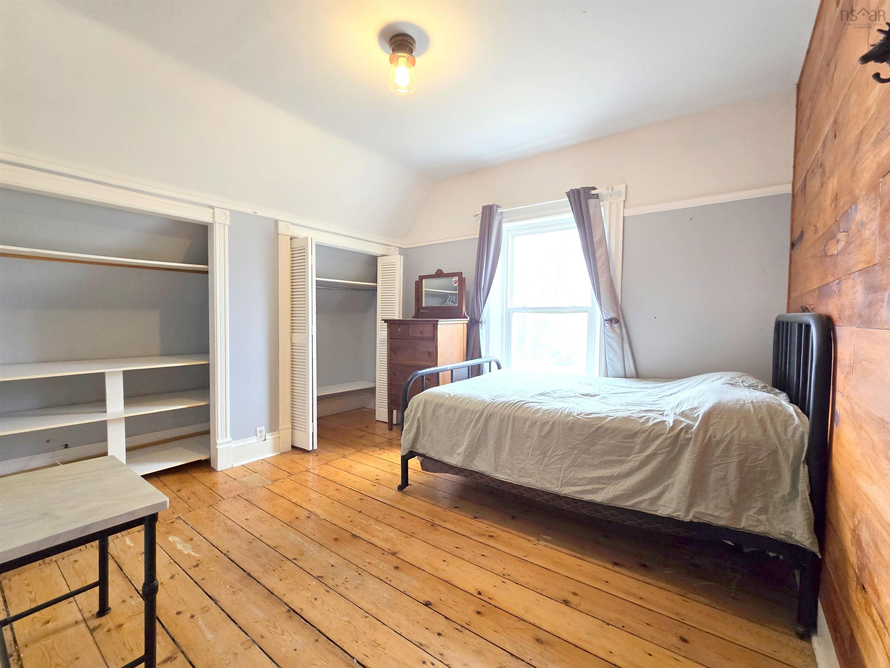 $629,900.00: 179-181 East Victoria Street, East Amherst