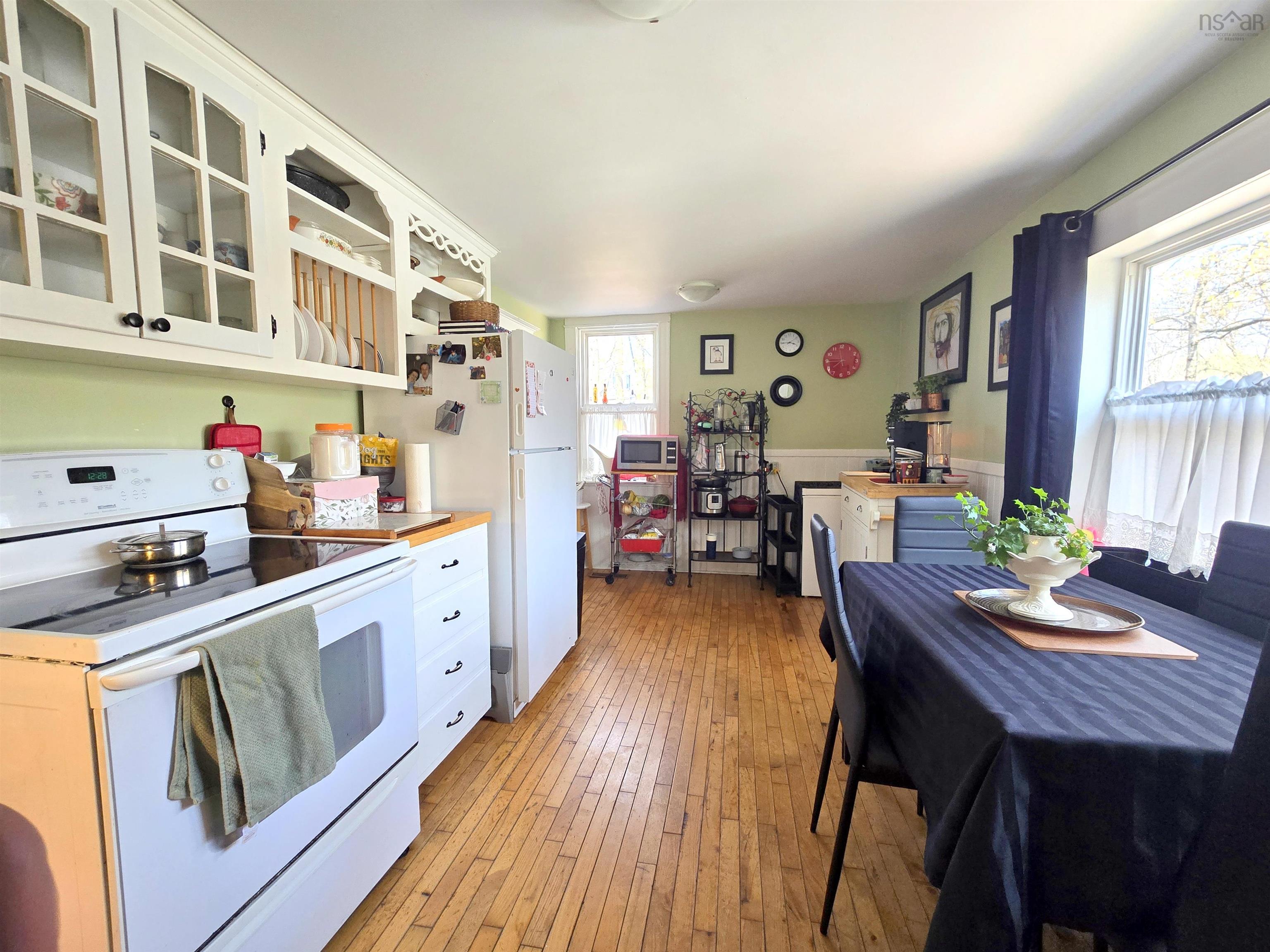 $629,900.00: 179-181 East Victoria Street, East Amherst