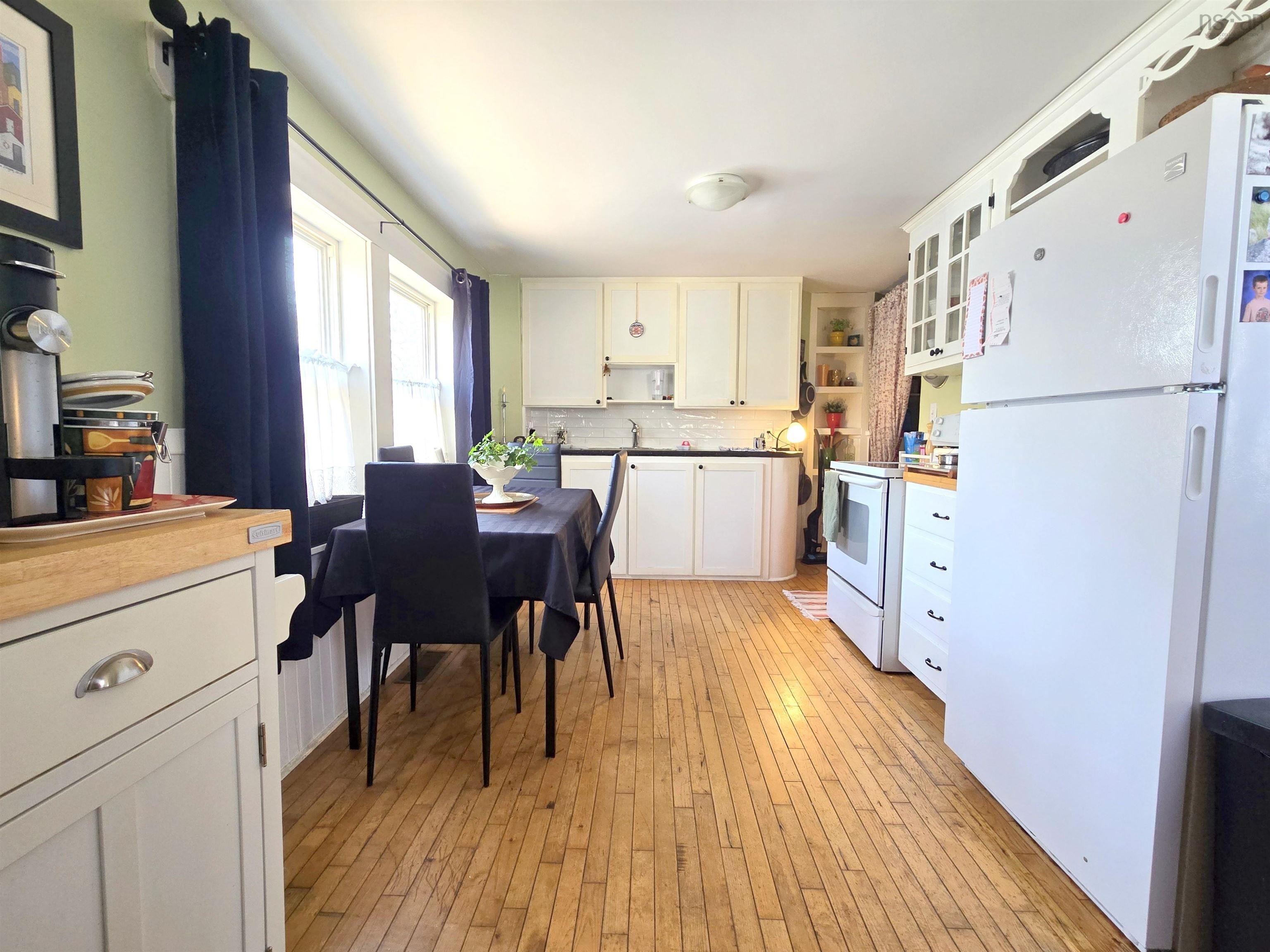 $629,900.00: 179-181 East Victoria Street, East Amherst