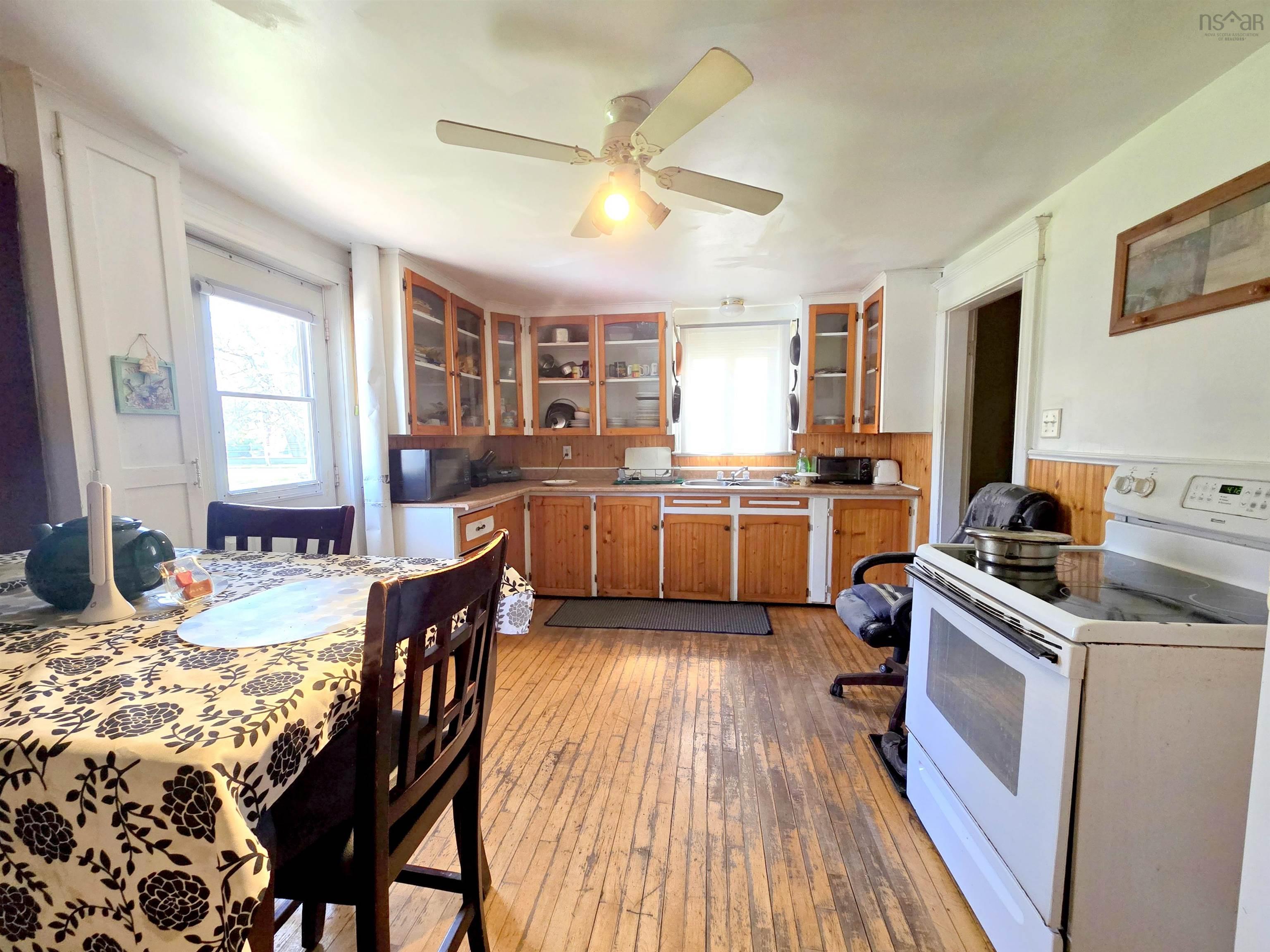 $629,900.00: 179-181 East Victoria Street, East Amherst