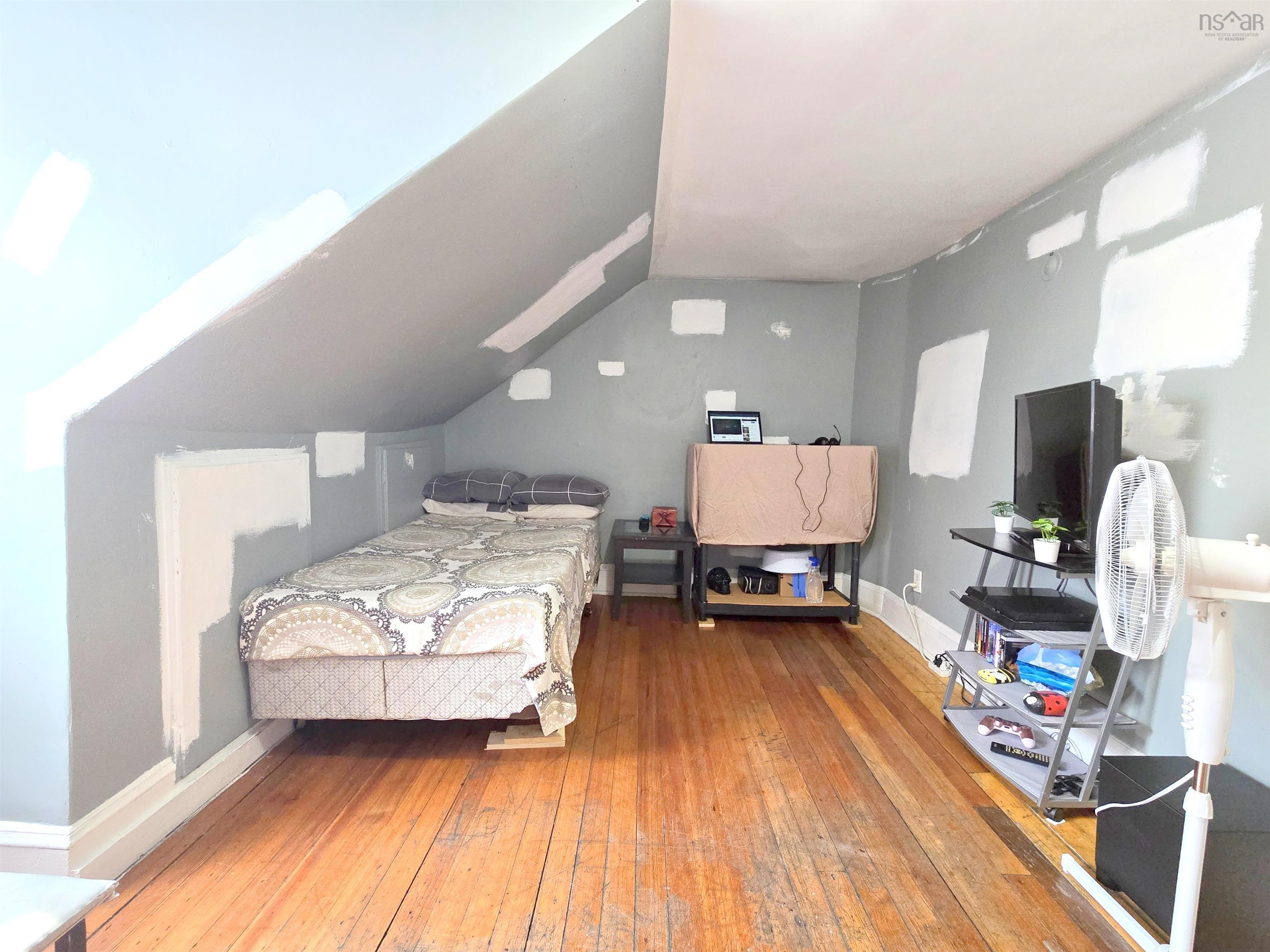 $629,900.00: 179-181 East Victoria Street, East Amherst