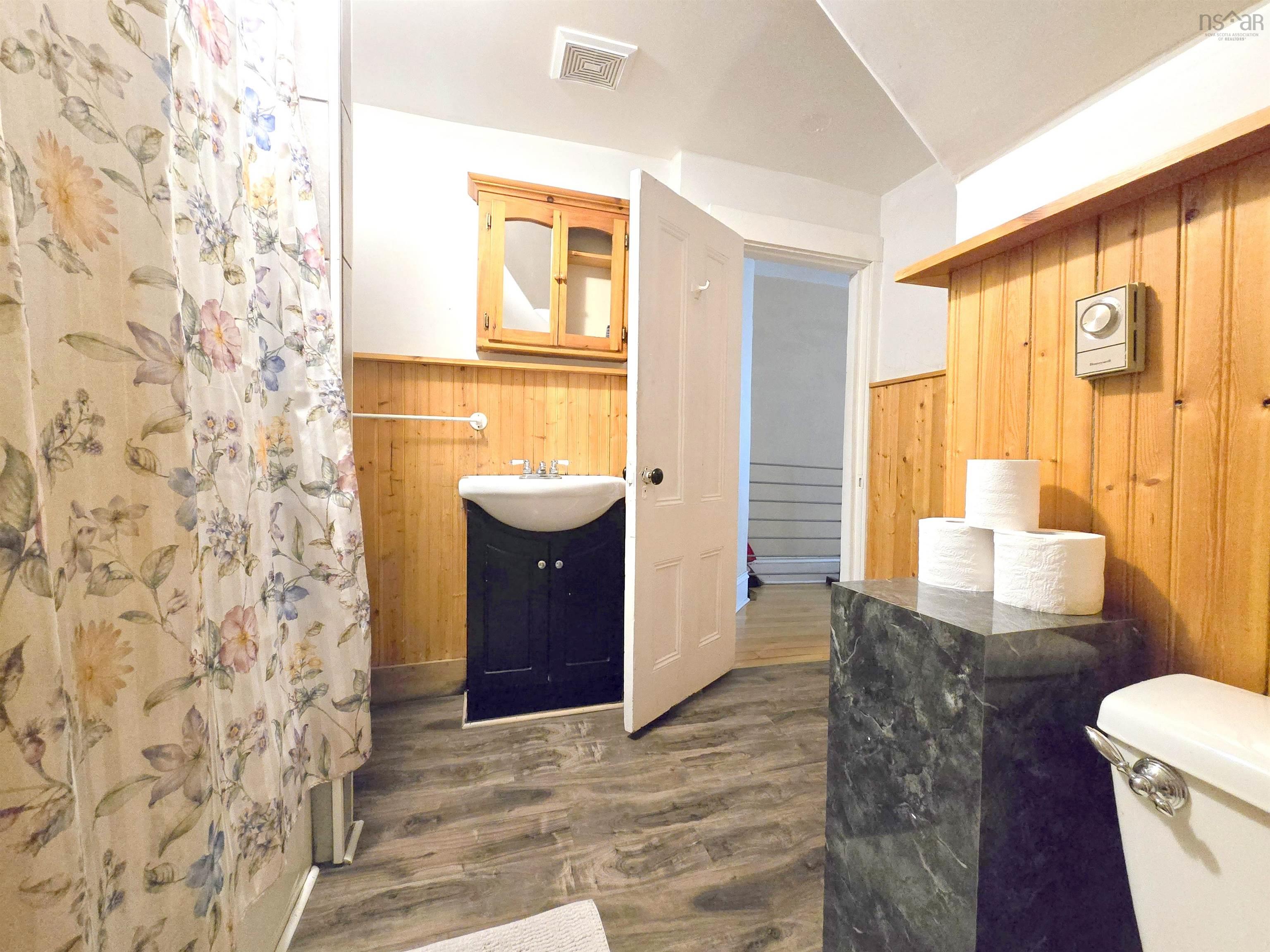$629,900.00: 179-181 East Victoria Street, East Amherst