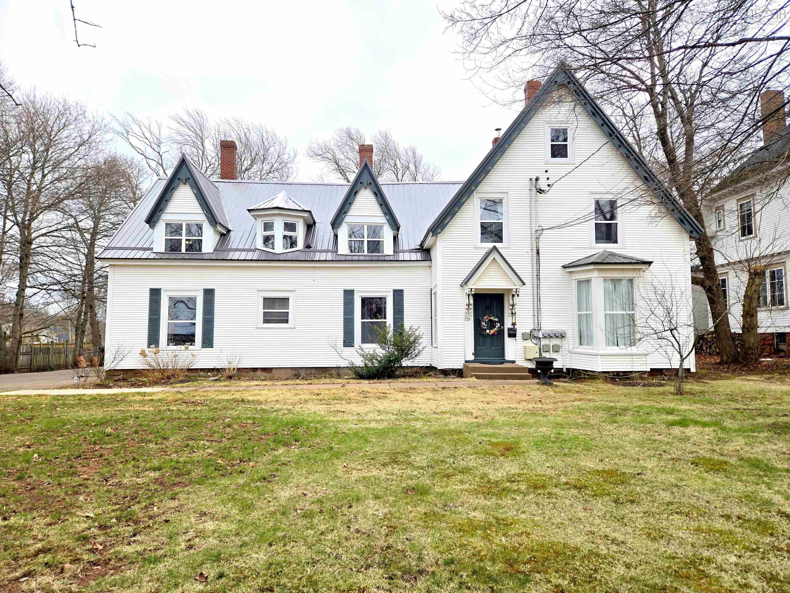 $629,900.00: 179-181 East Victoria Street, East Amherst