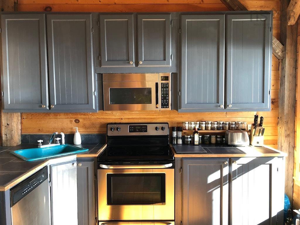 $459,900.00: 9482 Highway 217, Waterford