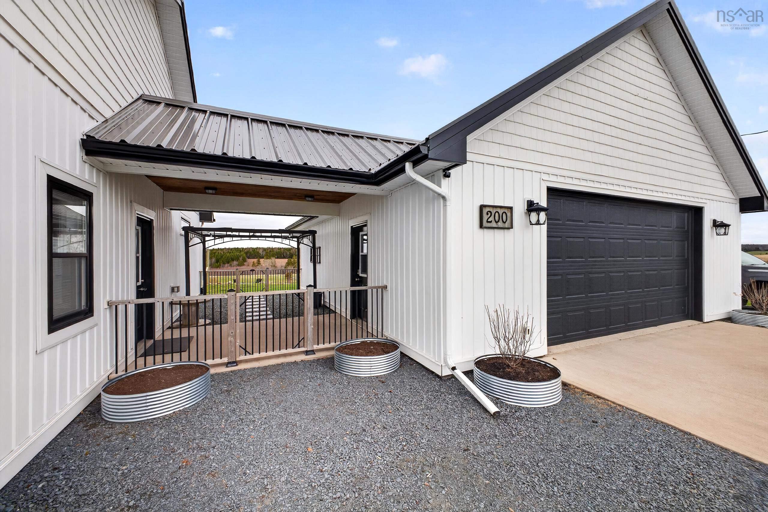 $836,999.00: 200 OLD HALIFAX Road, Pleasant Valley